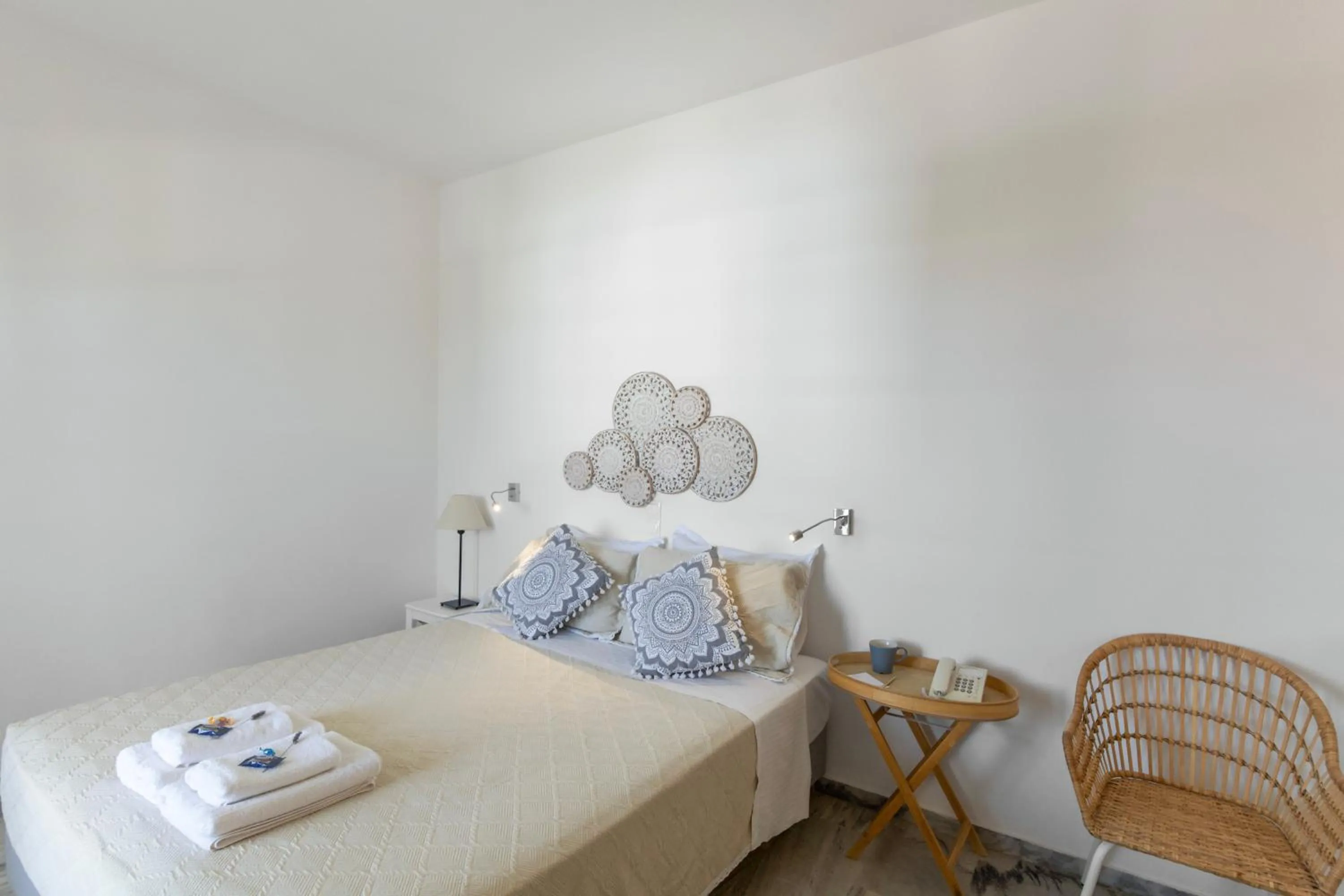 Photo of the whole room, Bed in Margarita Studios Ambelas