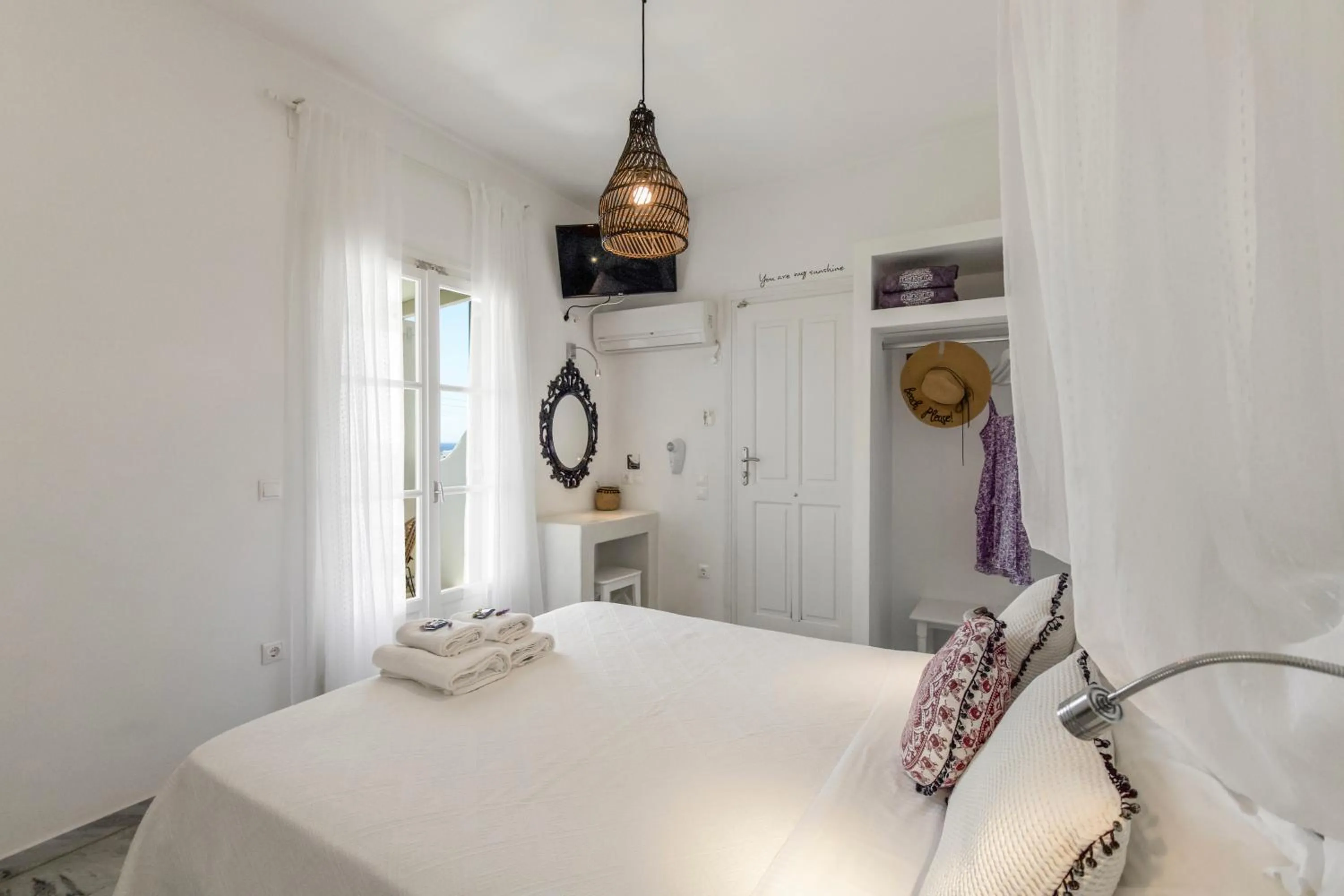 Photo of the whole room, Bed in Margarita Studios Ambelas