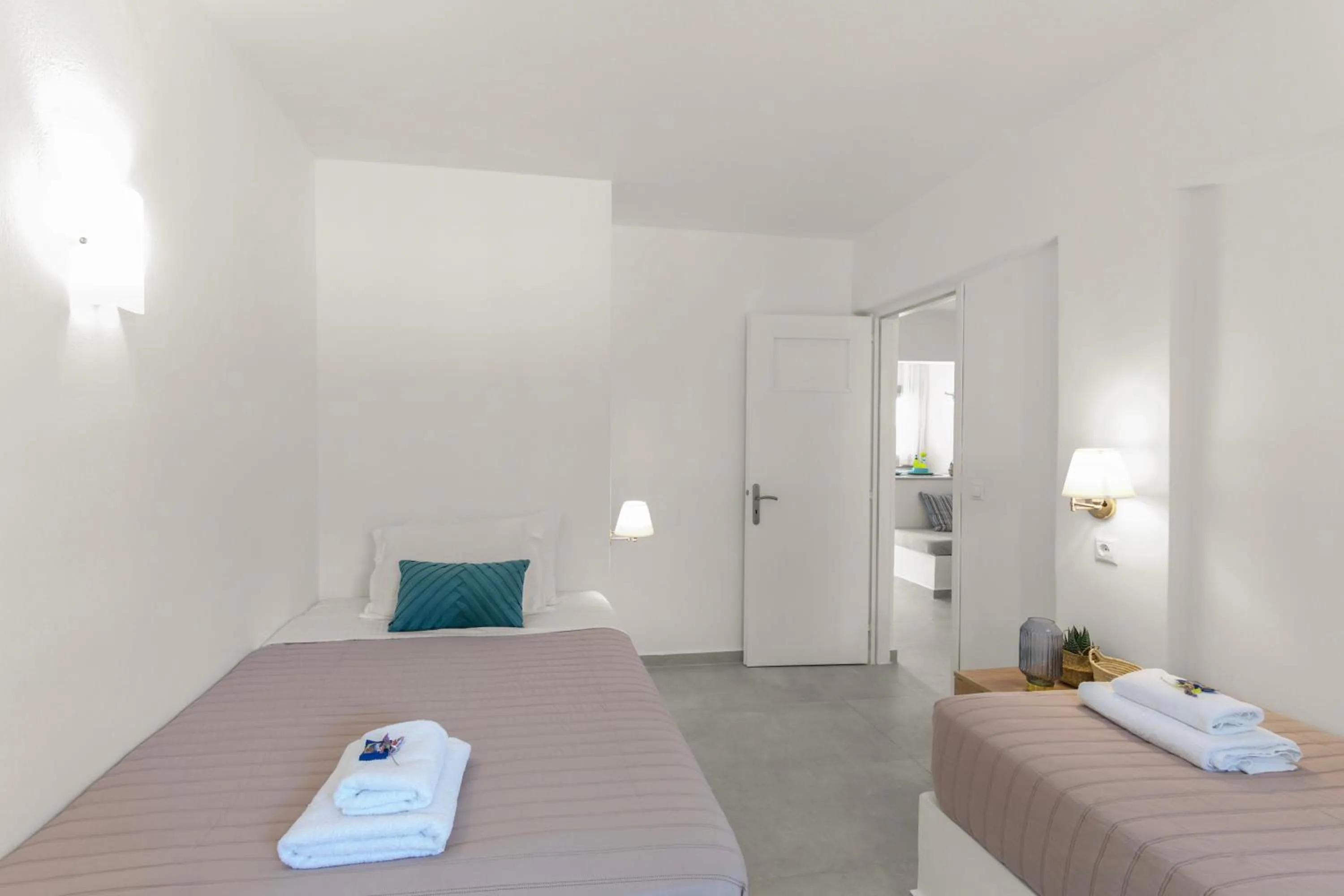 Photo of the whole room, Bed in Margarita Studios Ambelas