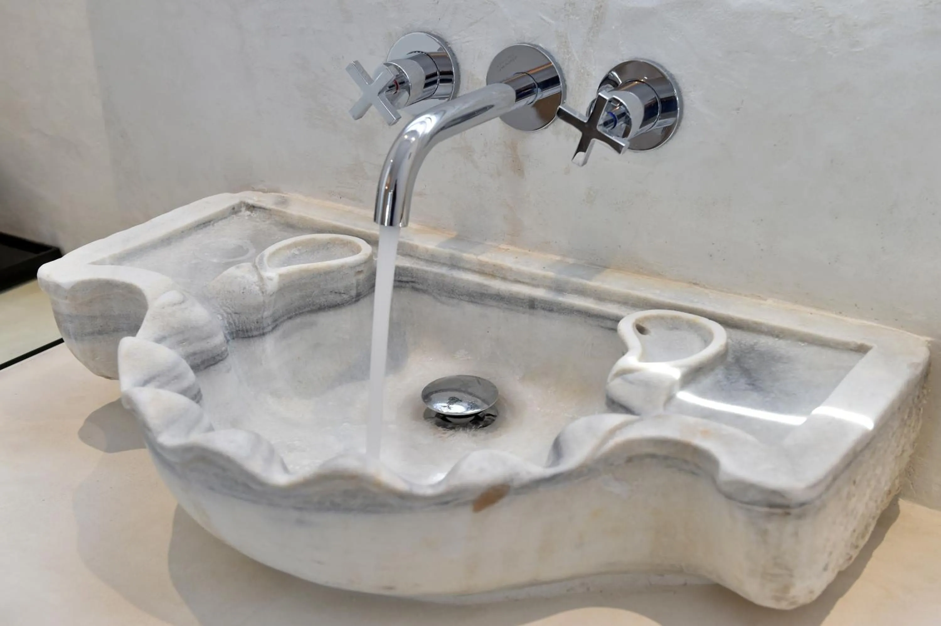 Decorative detail in Margarita Studios Ambelas