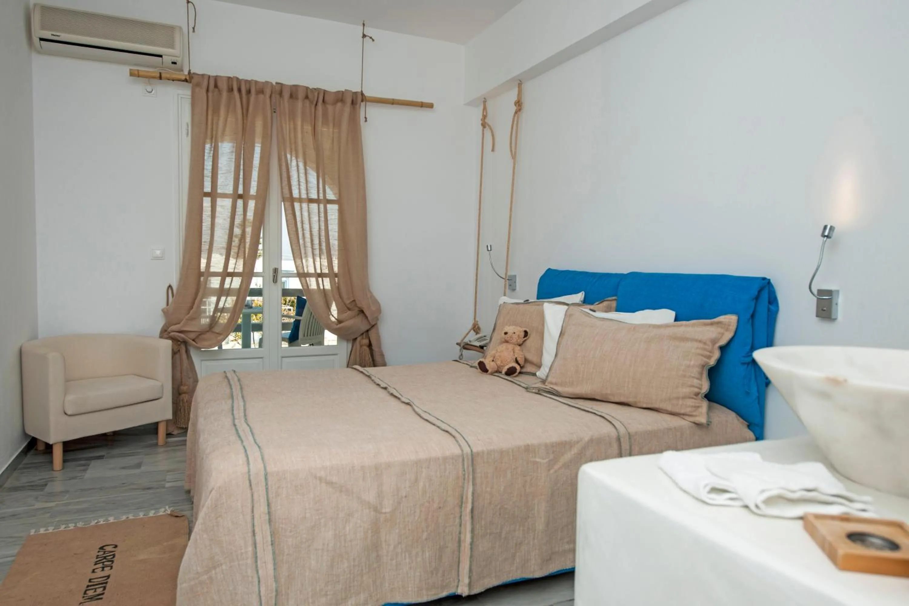 Photo of the whole room, Bed in Margarita Studios Ambelas