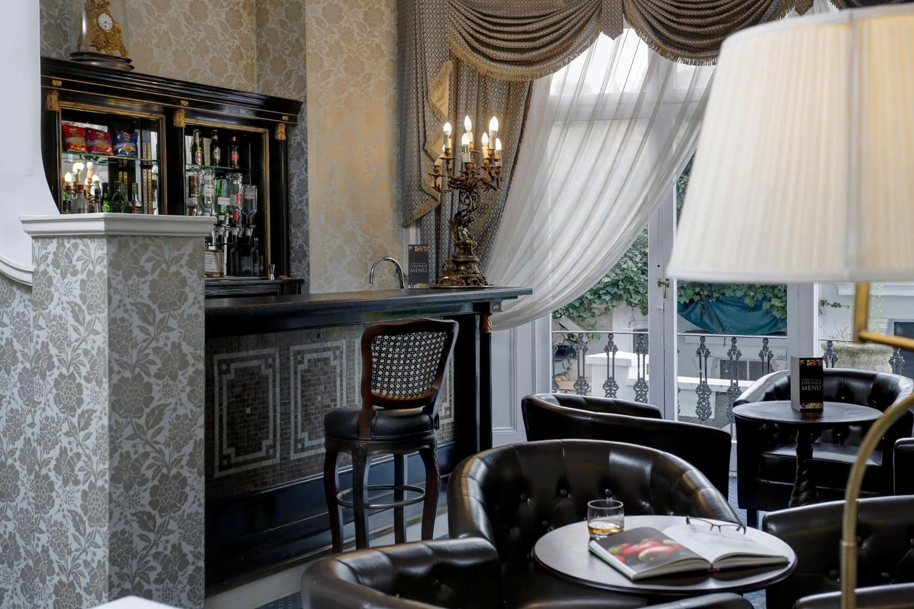 Lounge or bar in Best Western Swiss Cottage Hotel