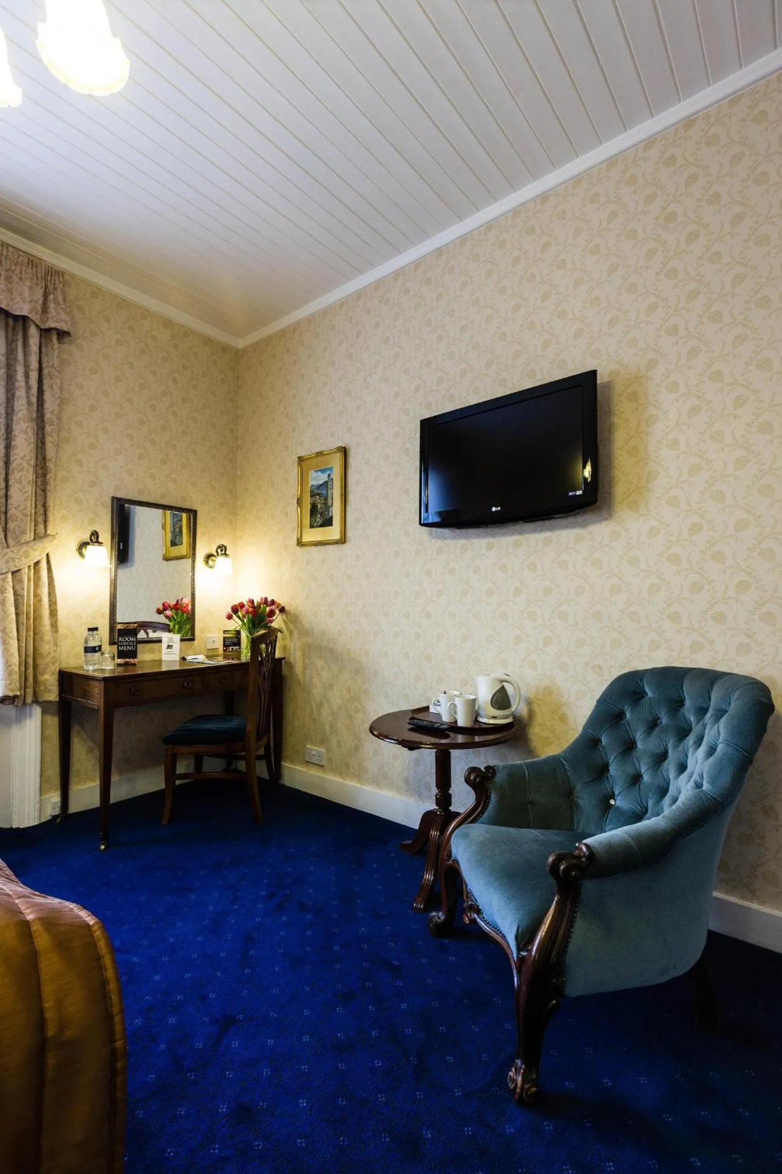 TV and multimedia in Best Western Swiss Cottage Hotel