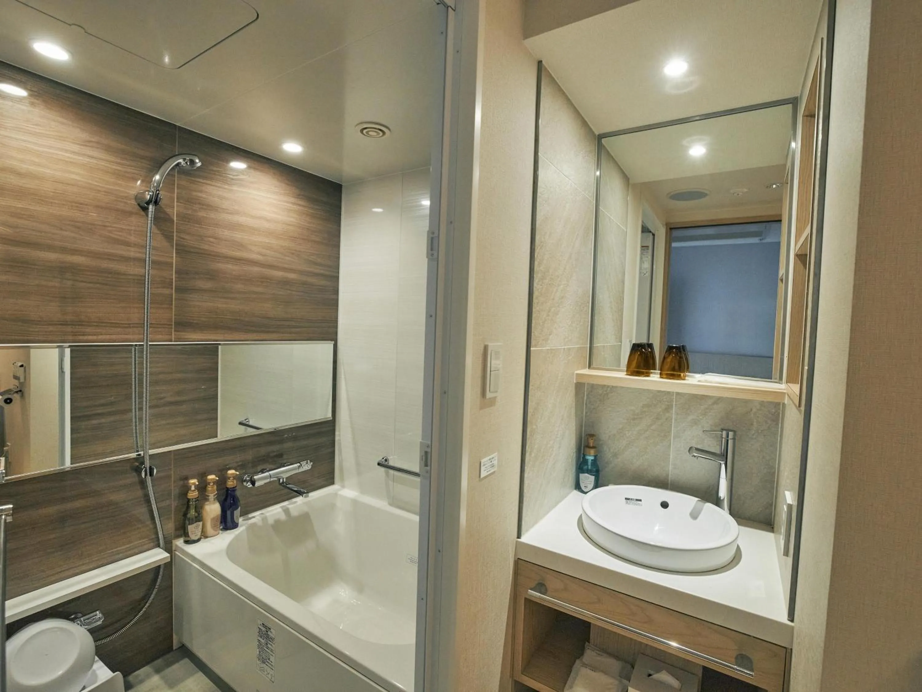 Toilet in Hotel Traveltine Kyoto Kiyamachi