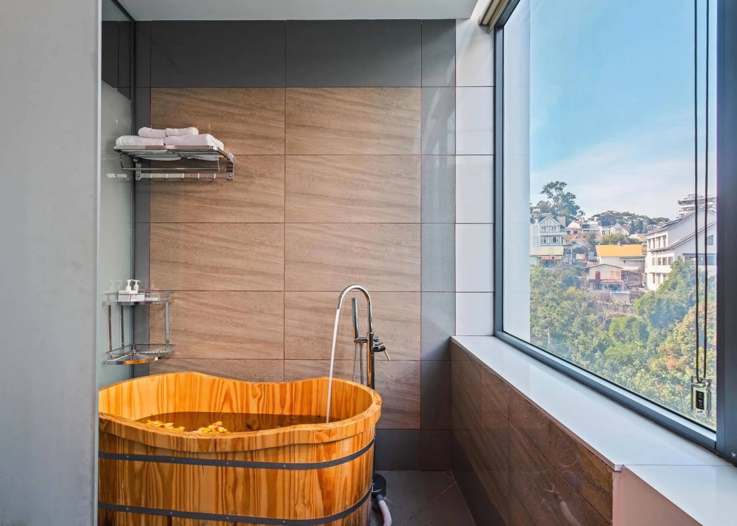 Day in Greenview City Hotel