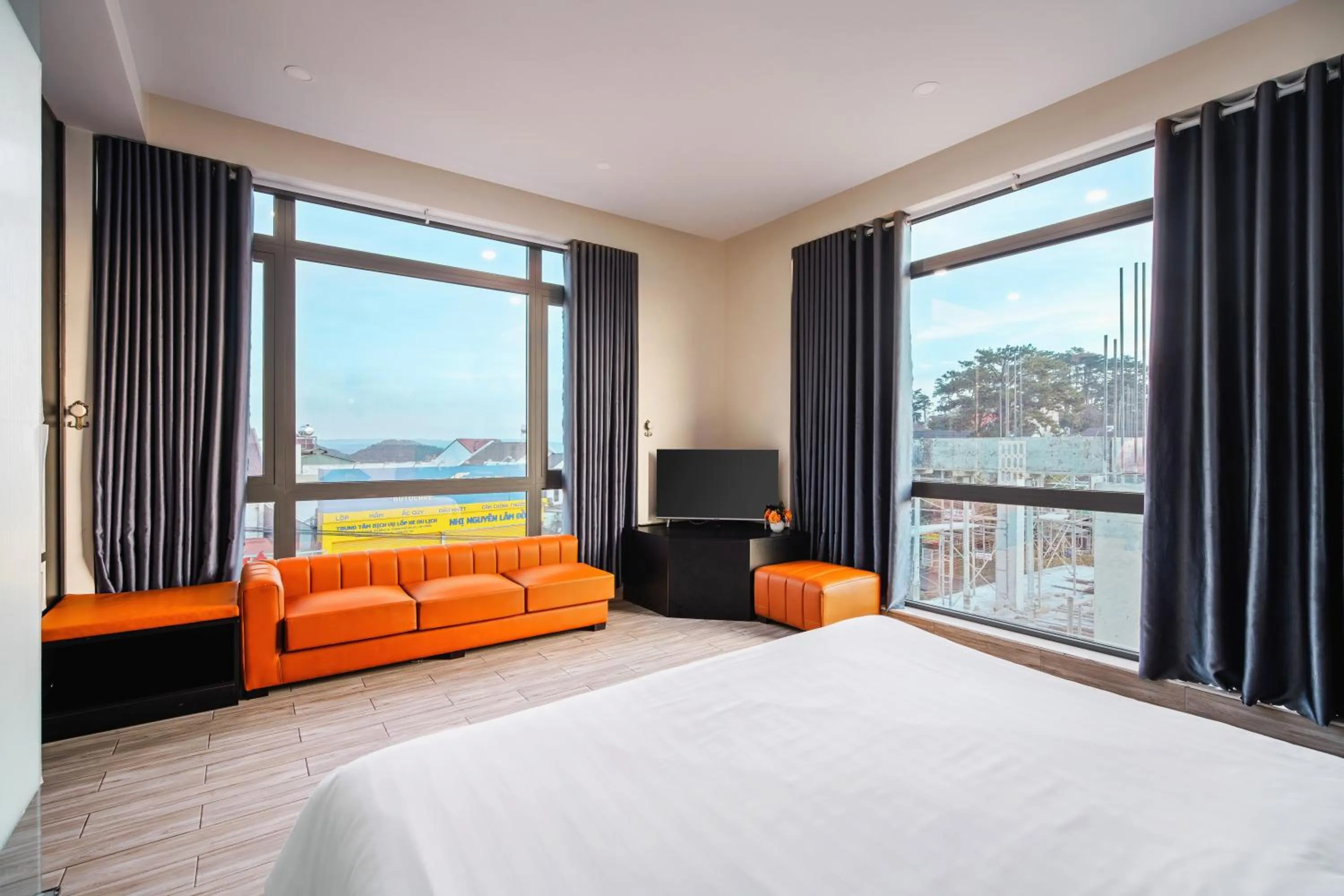 Day, Bed in Greenview City Hotel