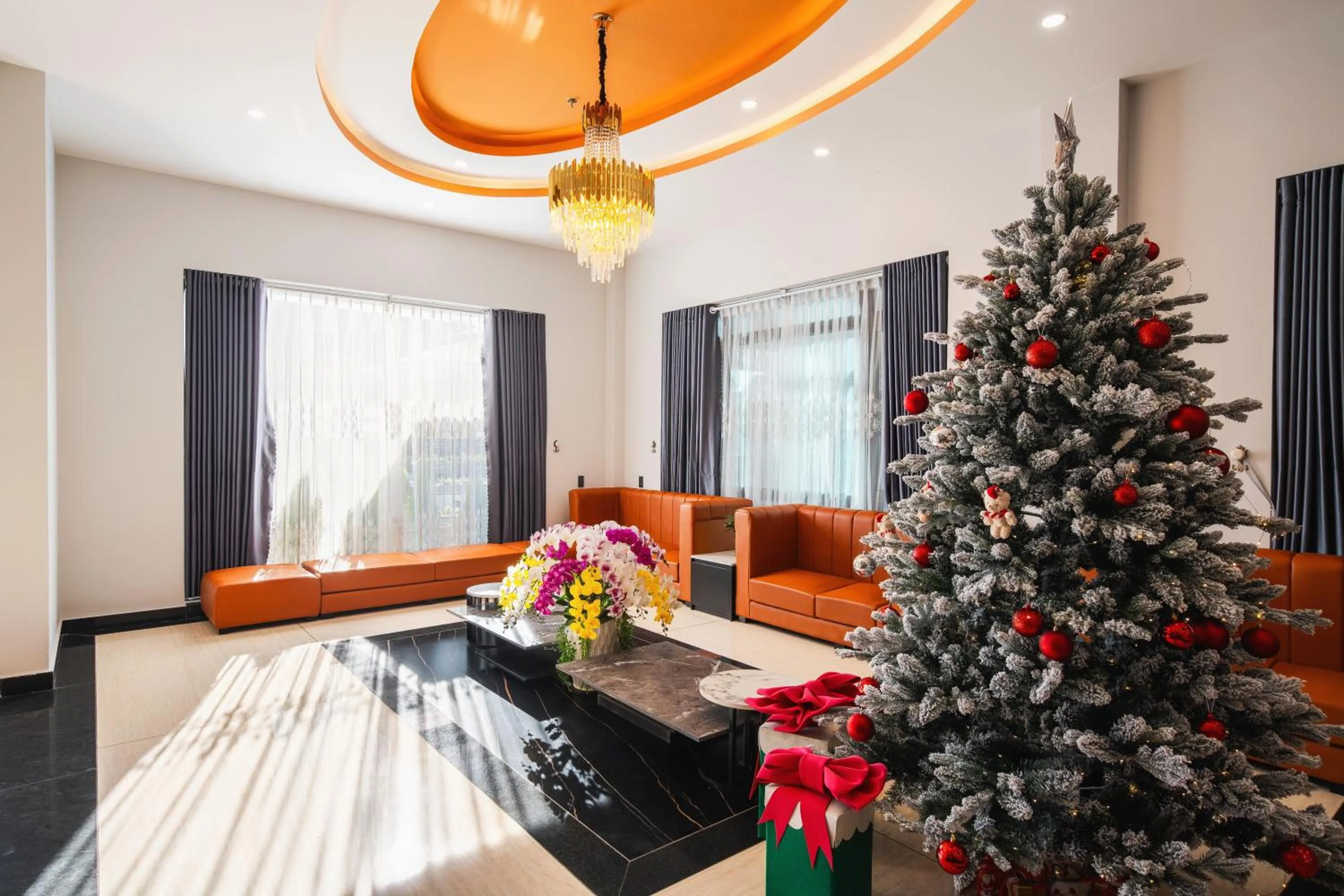 Communal lounge/ TV room in Greenview City Hotel