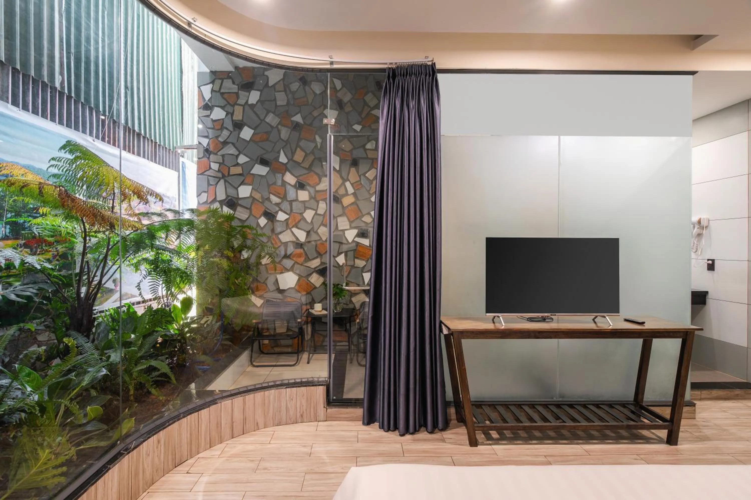 Garden in Greenview City Hotel