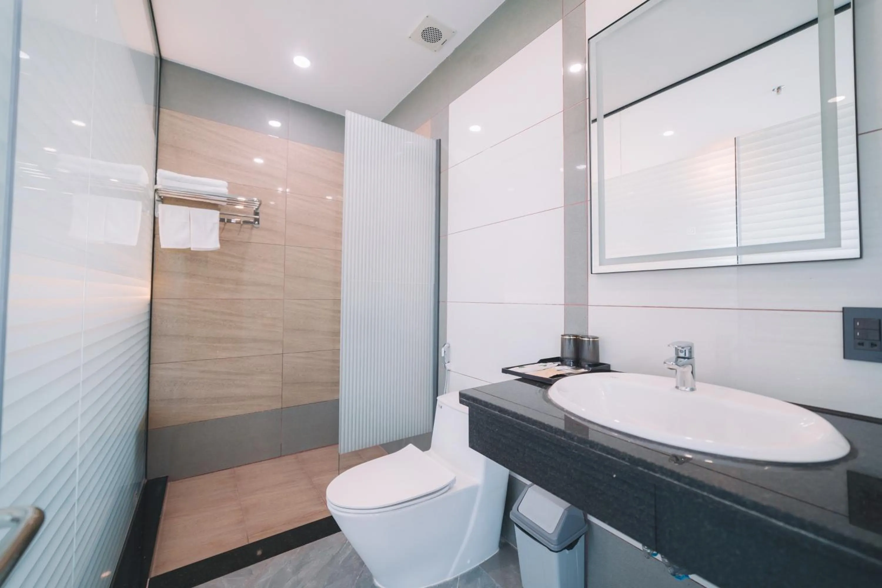 Toilet in Greenview City Hotel