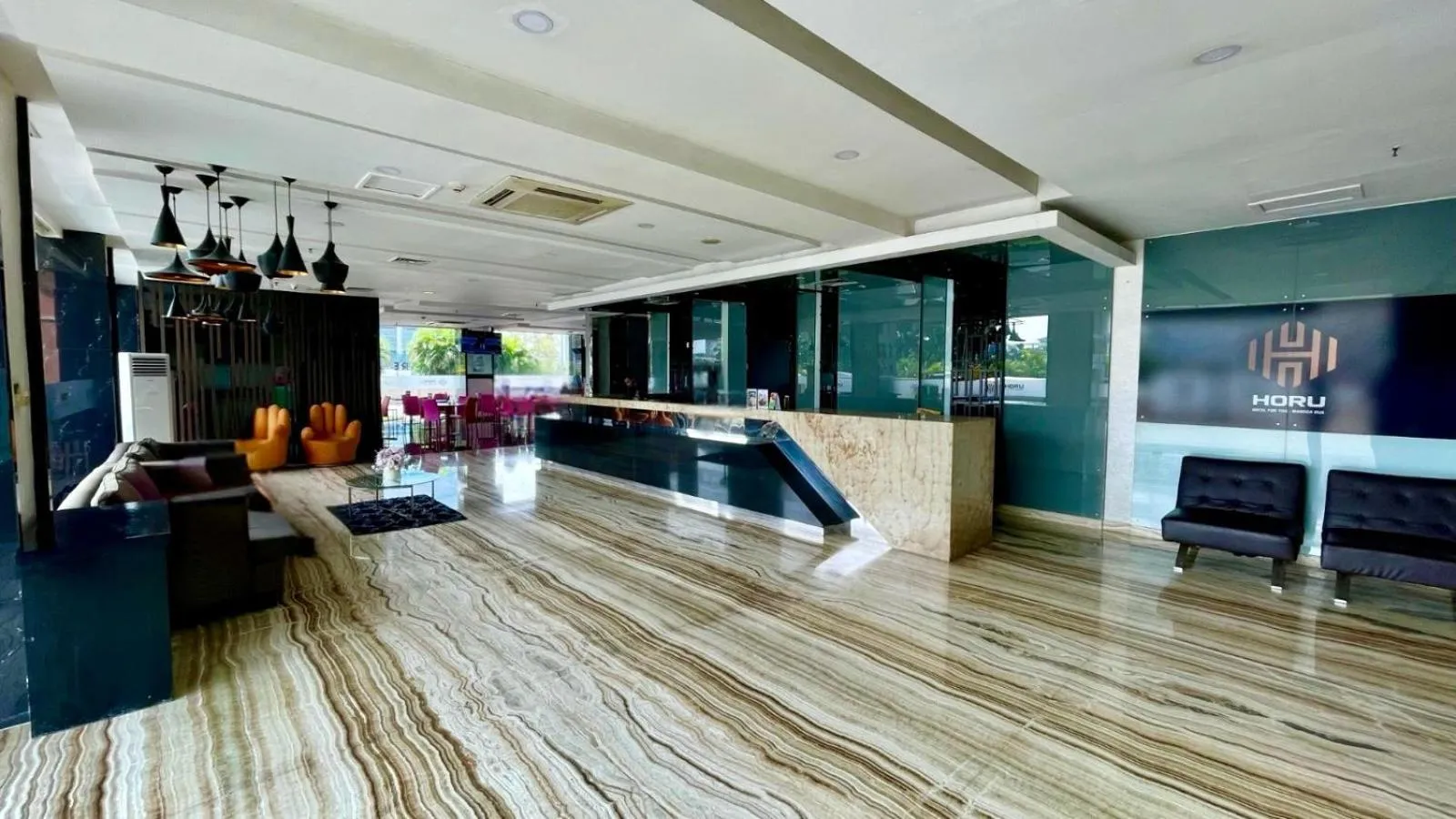 Lobby or reception in HORU HOTEL MANGGA DUA SQUARE