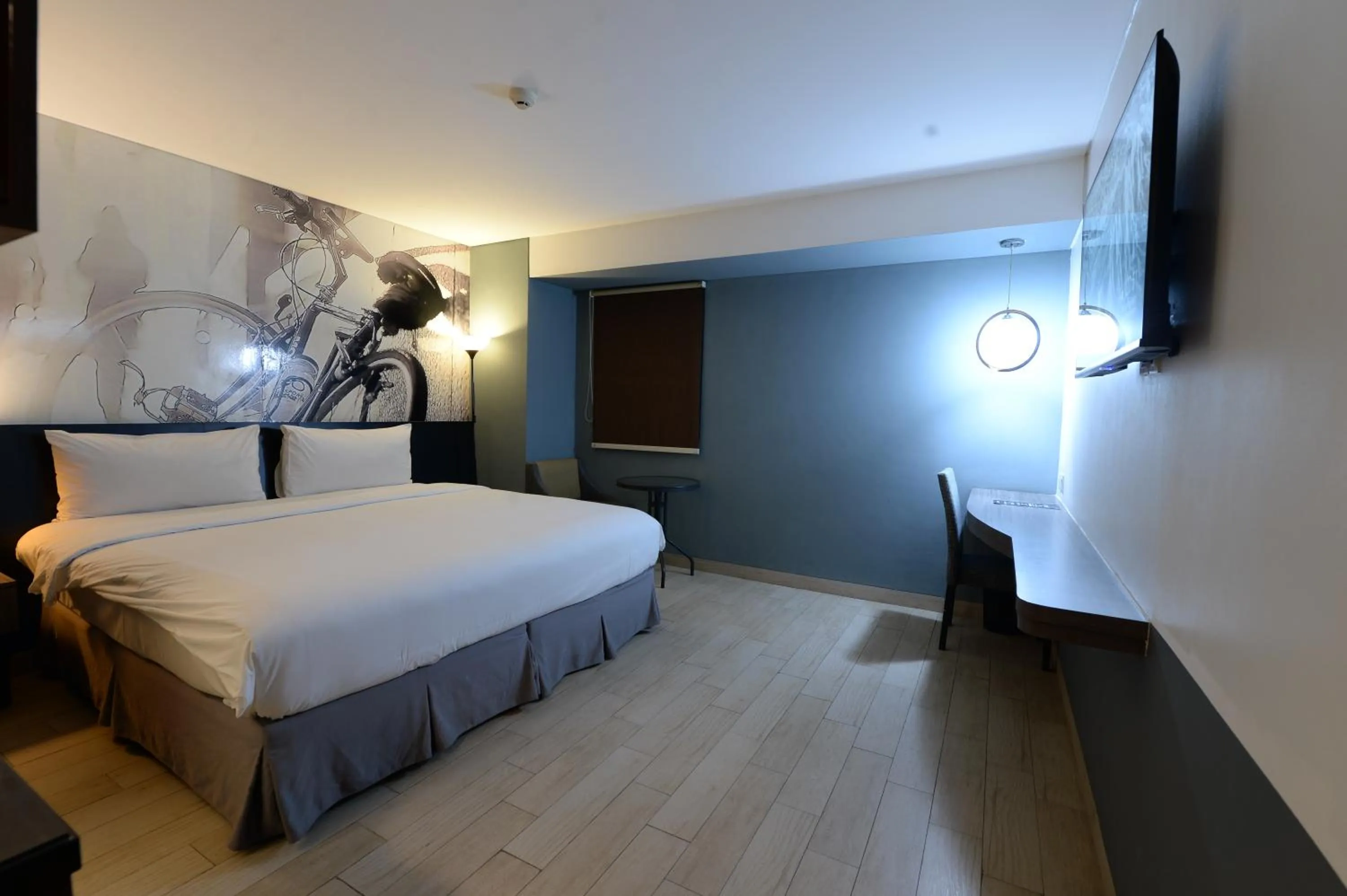 Guests, Bed in HORU HOTEL MANGGA DUA SQUARE