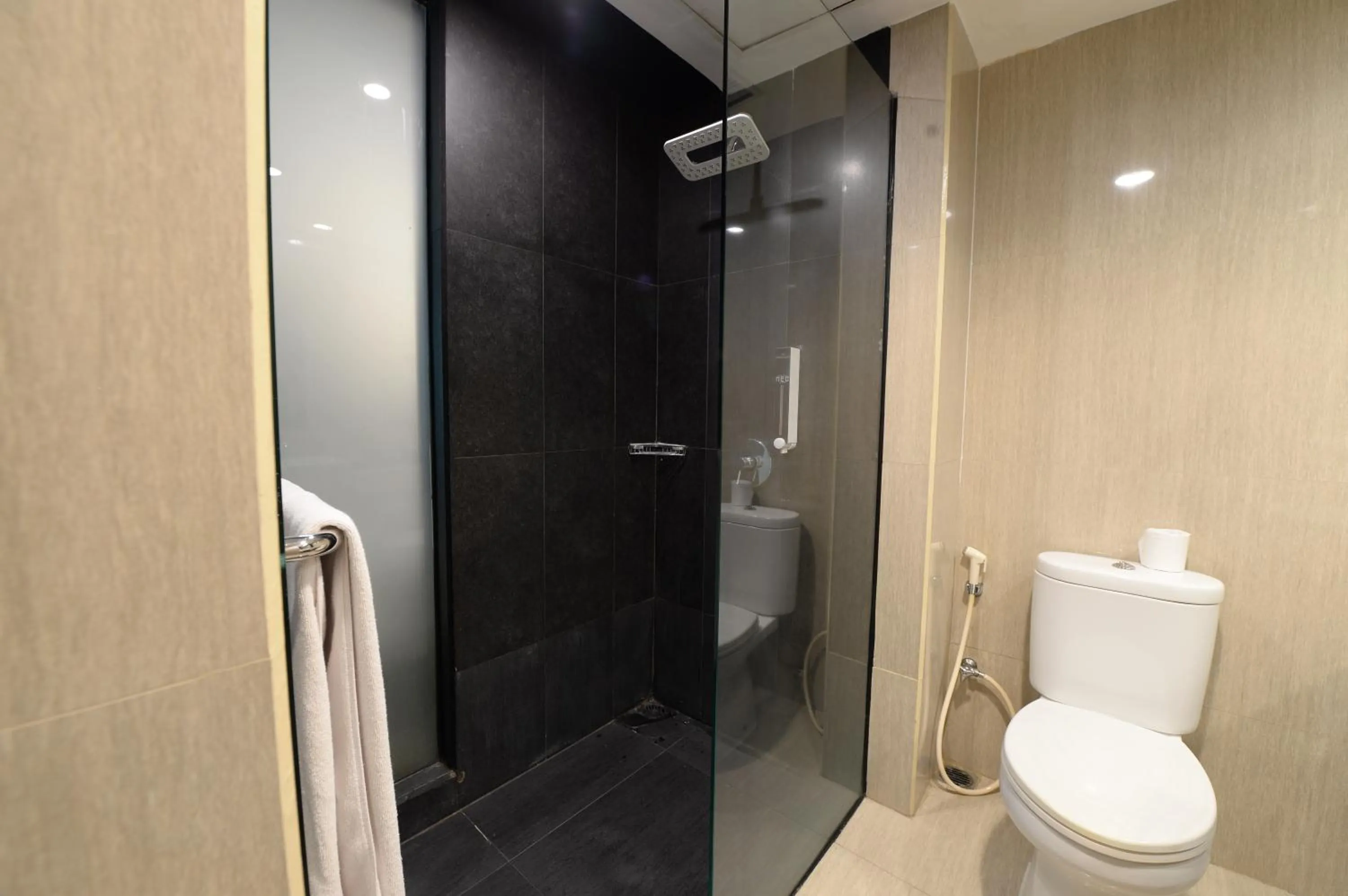 Bathroom in HORU HOTEL MANGGA DUA SQUARE