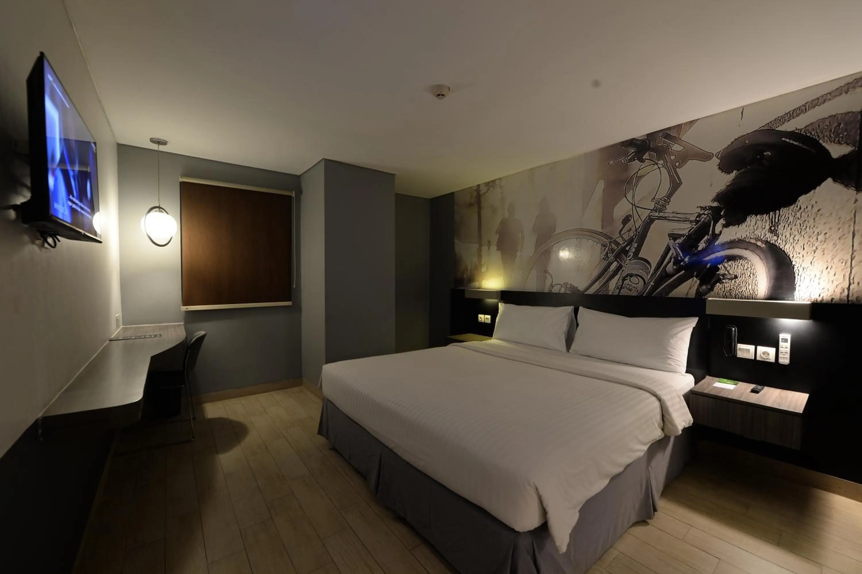 Guests, Bed in HORU HOTEL MANGGA DUA SQUARE