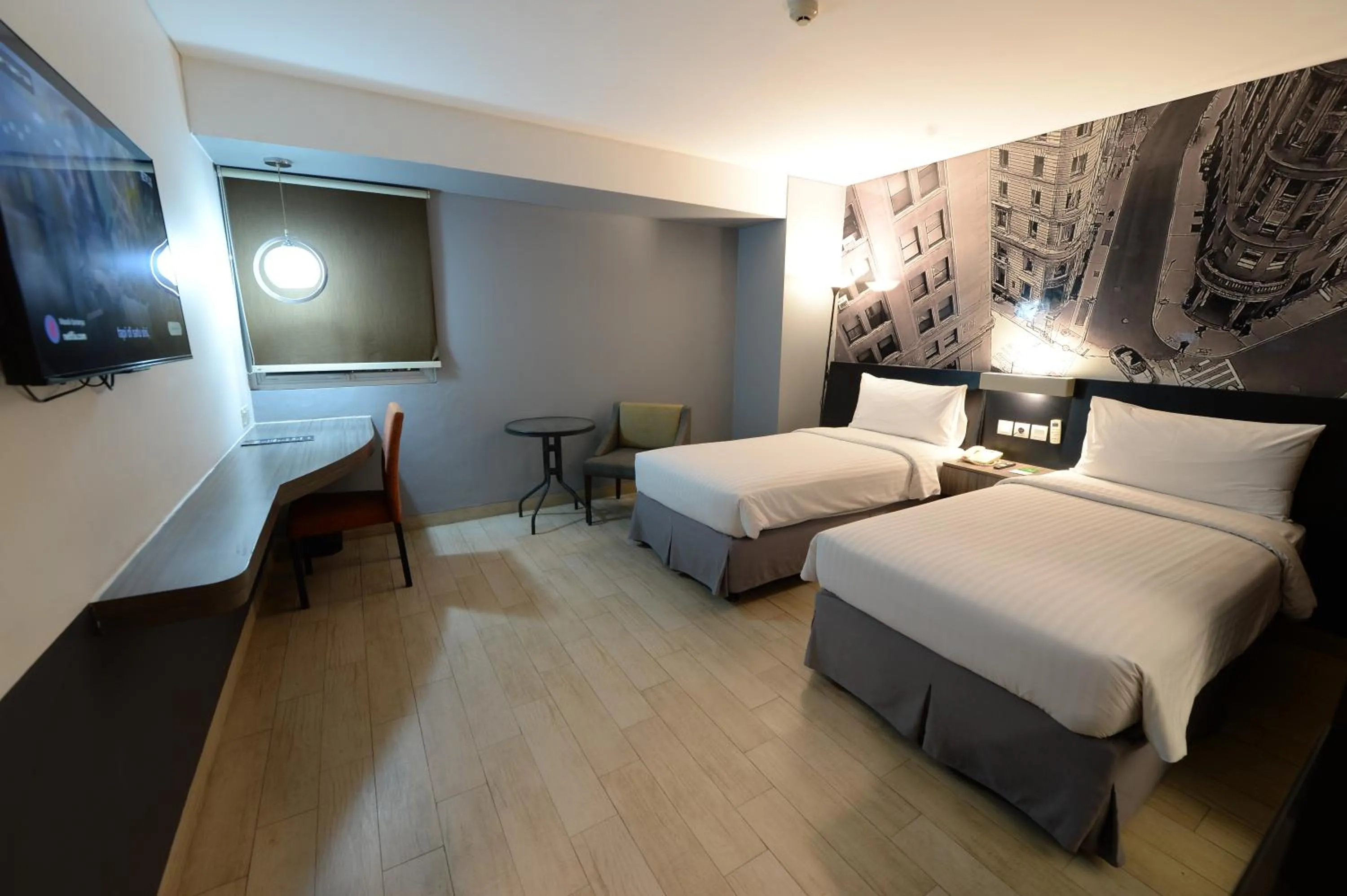 Guests, Bed in HORU HOTEL MANGGA DUA SQUARE