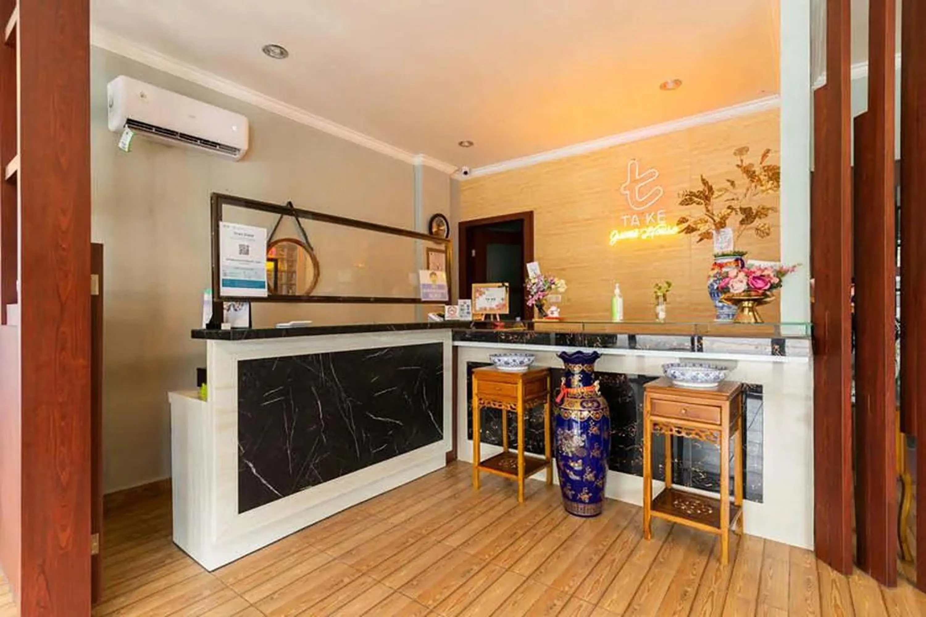 Lobby or reception in Take Guesthouse 2