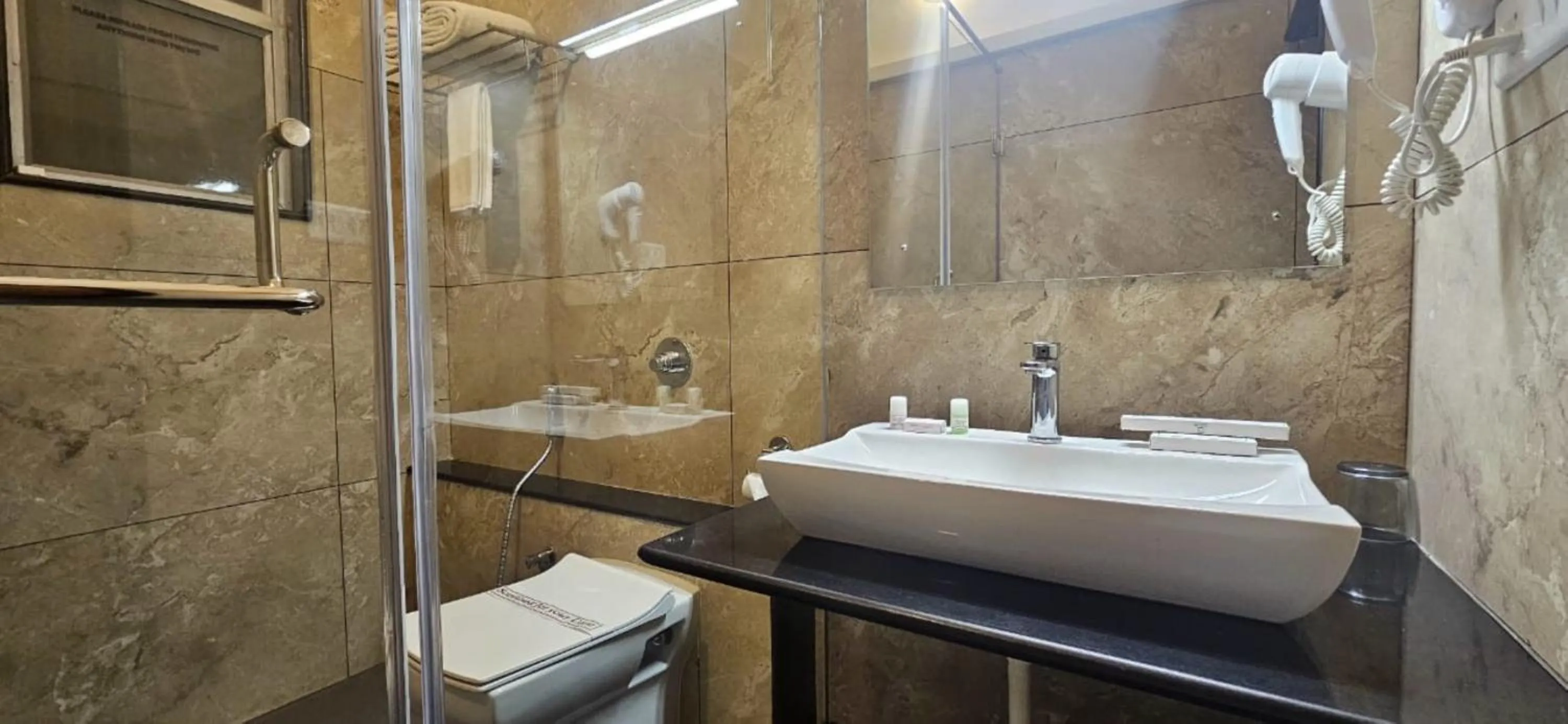 Shower in Cross Roads Inn