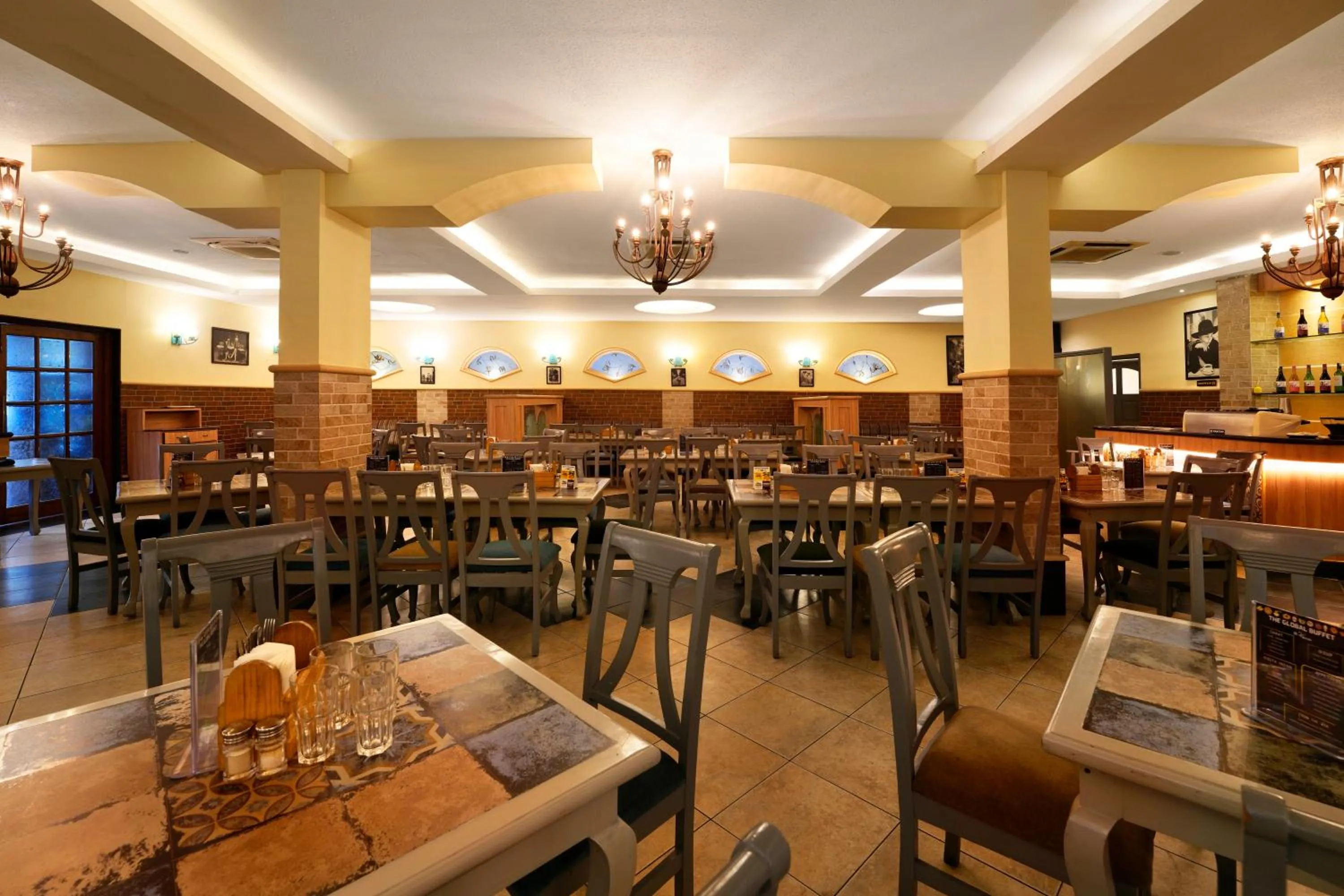 Restaurant/places to eat in Cross Roads Inn