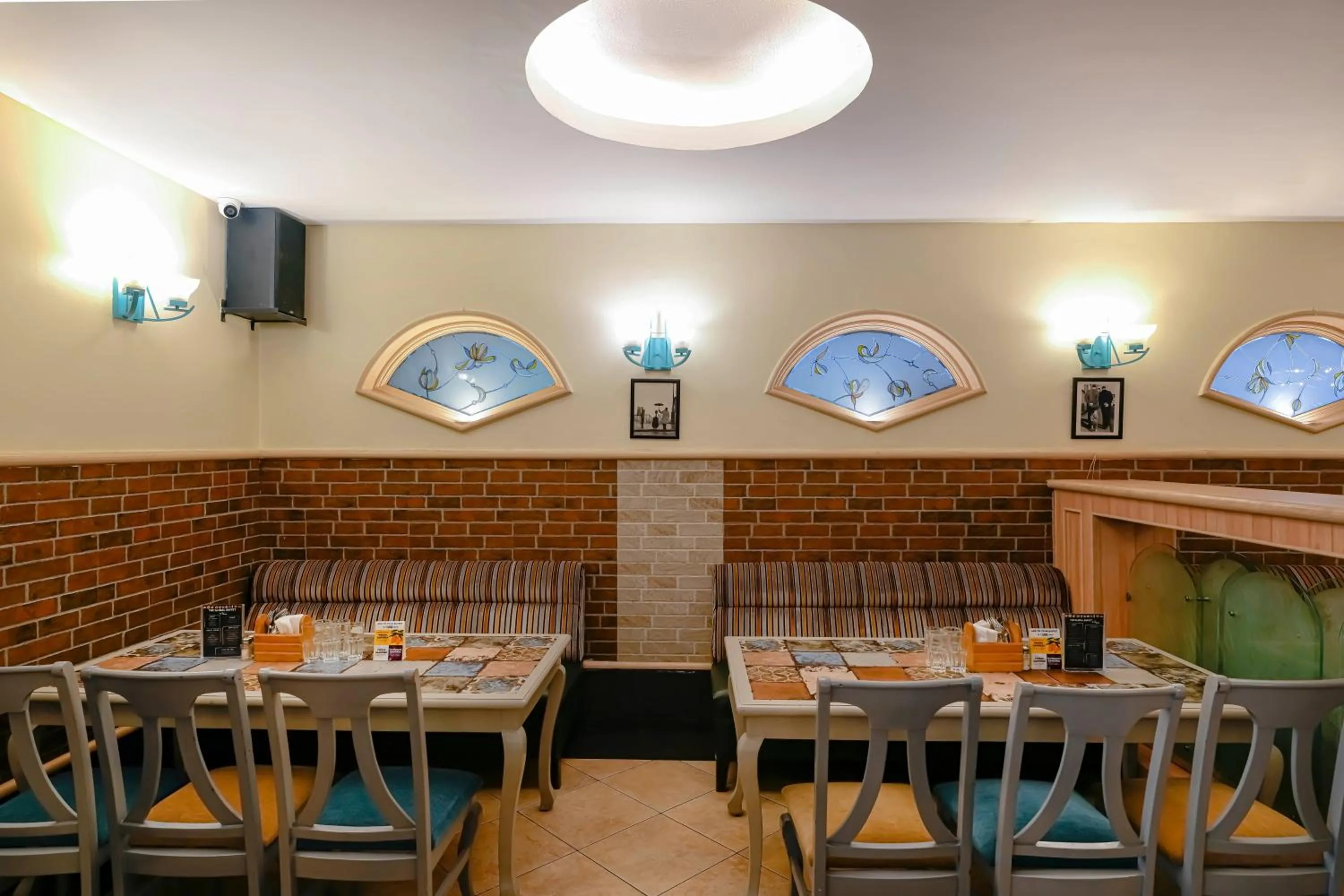 Restaurant/places to eat in Cross Roads Inn