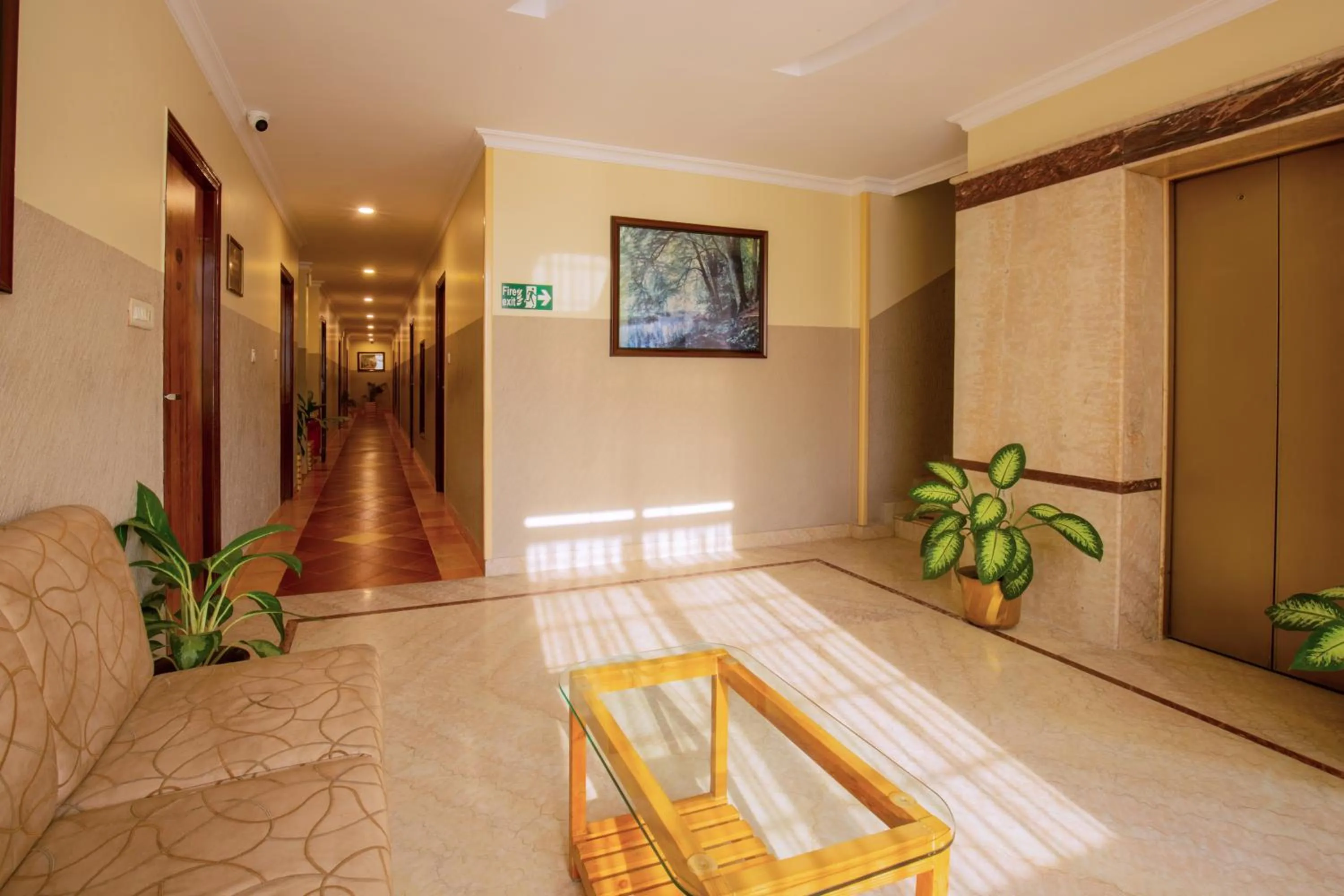 Lobby or reception in Cross Roads Inn