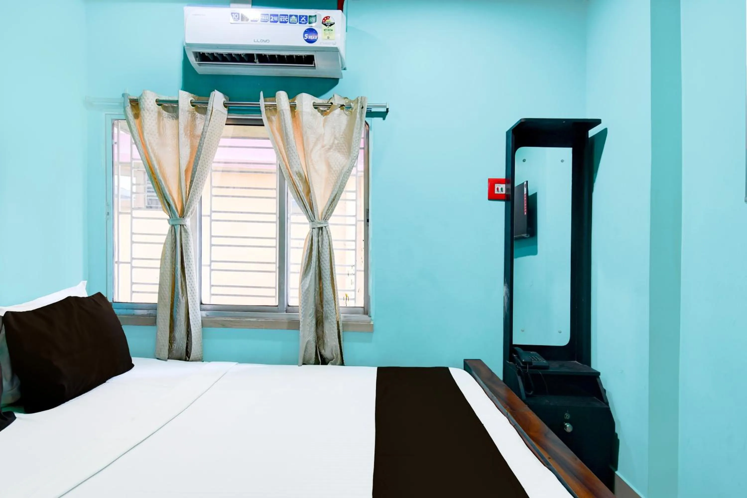 Bedroom, Bed in Hotel O by OYO Elixir