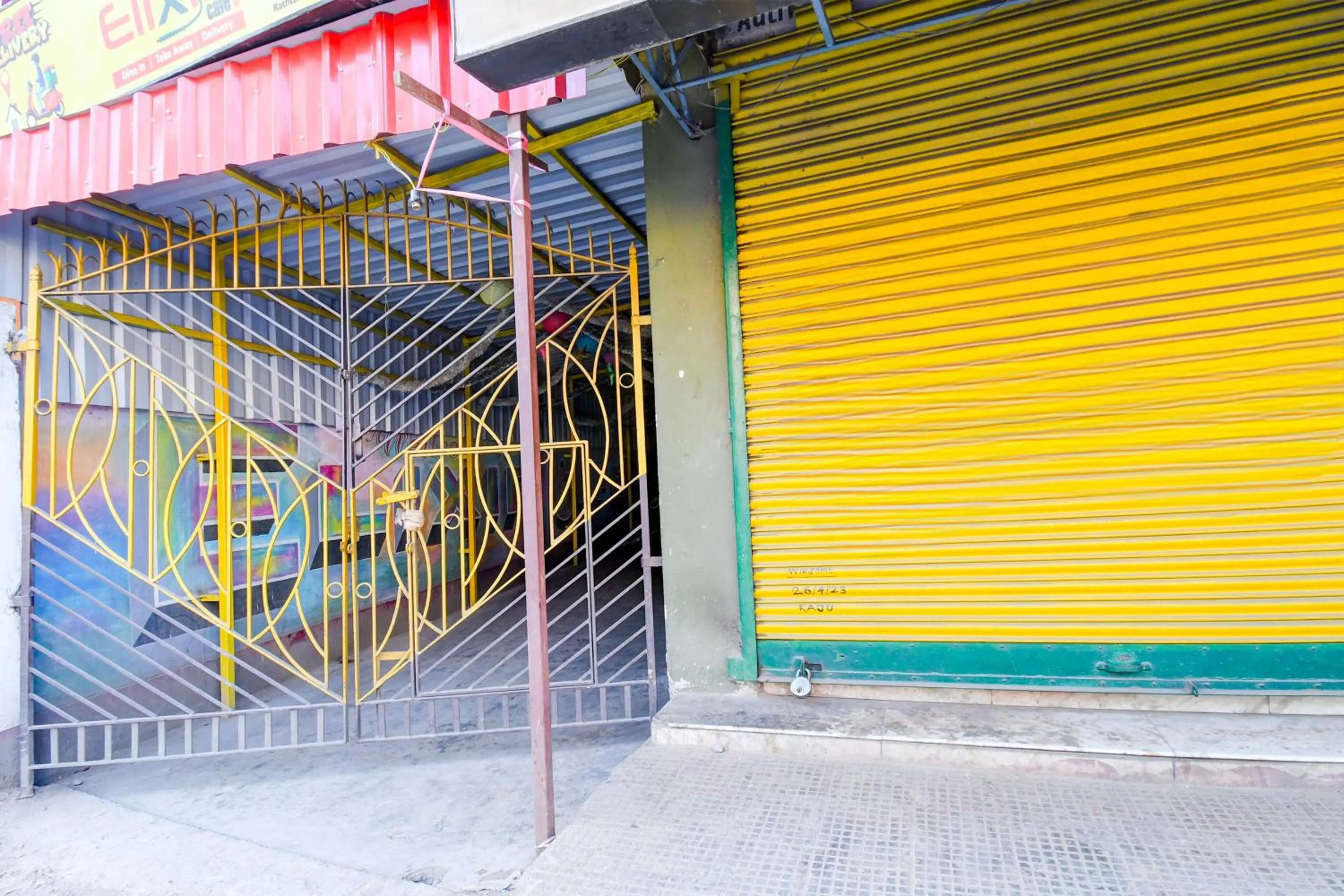 Facade/entrance in Hotel O by OYO Elixir