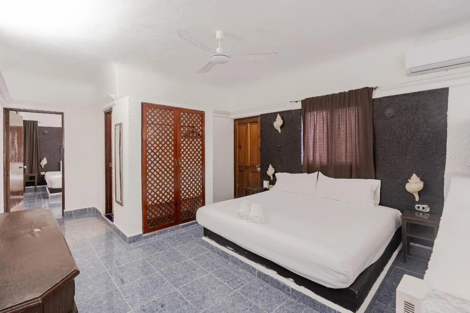 Bed in Mayan Art Hotel 10 avenue