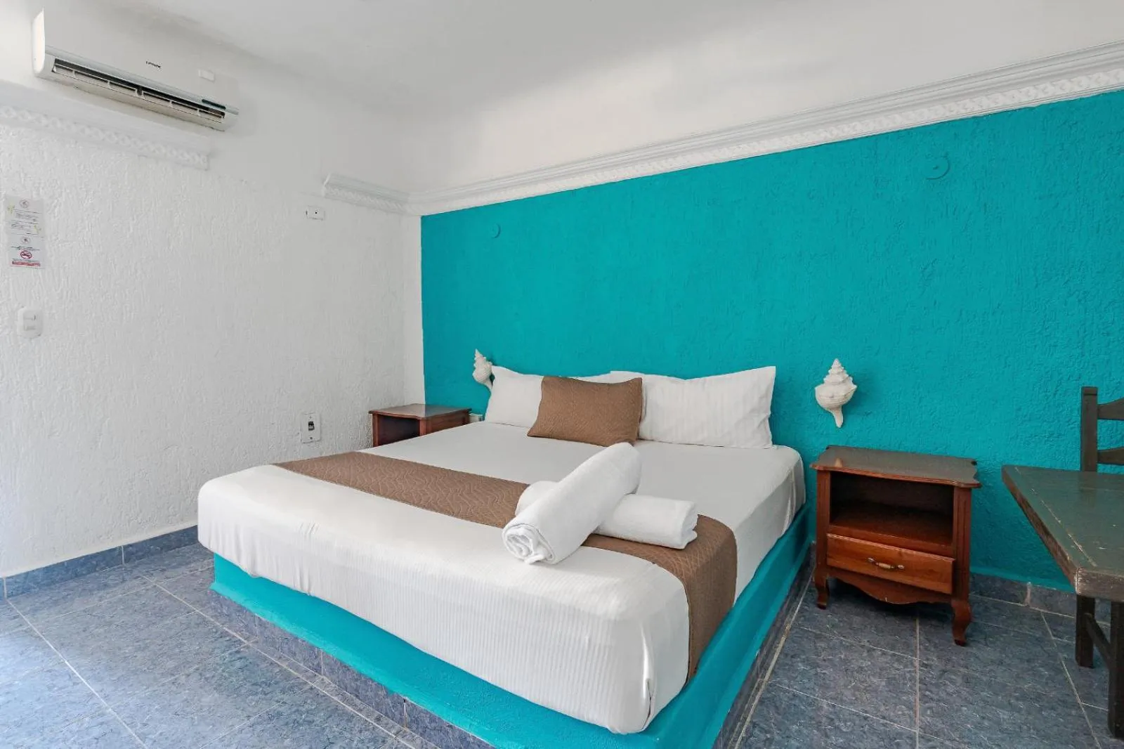 Bed in Mayan Art Hotel 10 avenue