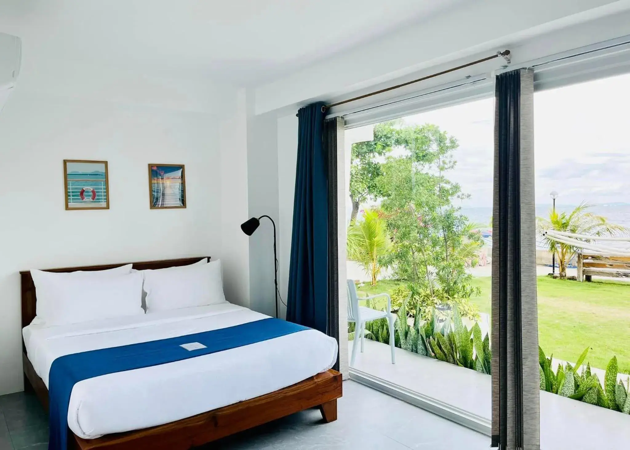 Queen Room with Sea View in Porto Novo Anilao Dive and Leisure Resort Queen Room with Sea View in Porto Novo Anilao Dive and Leisure Resort