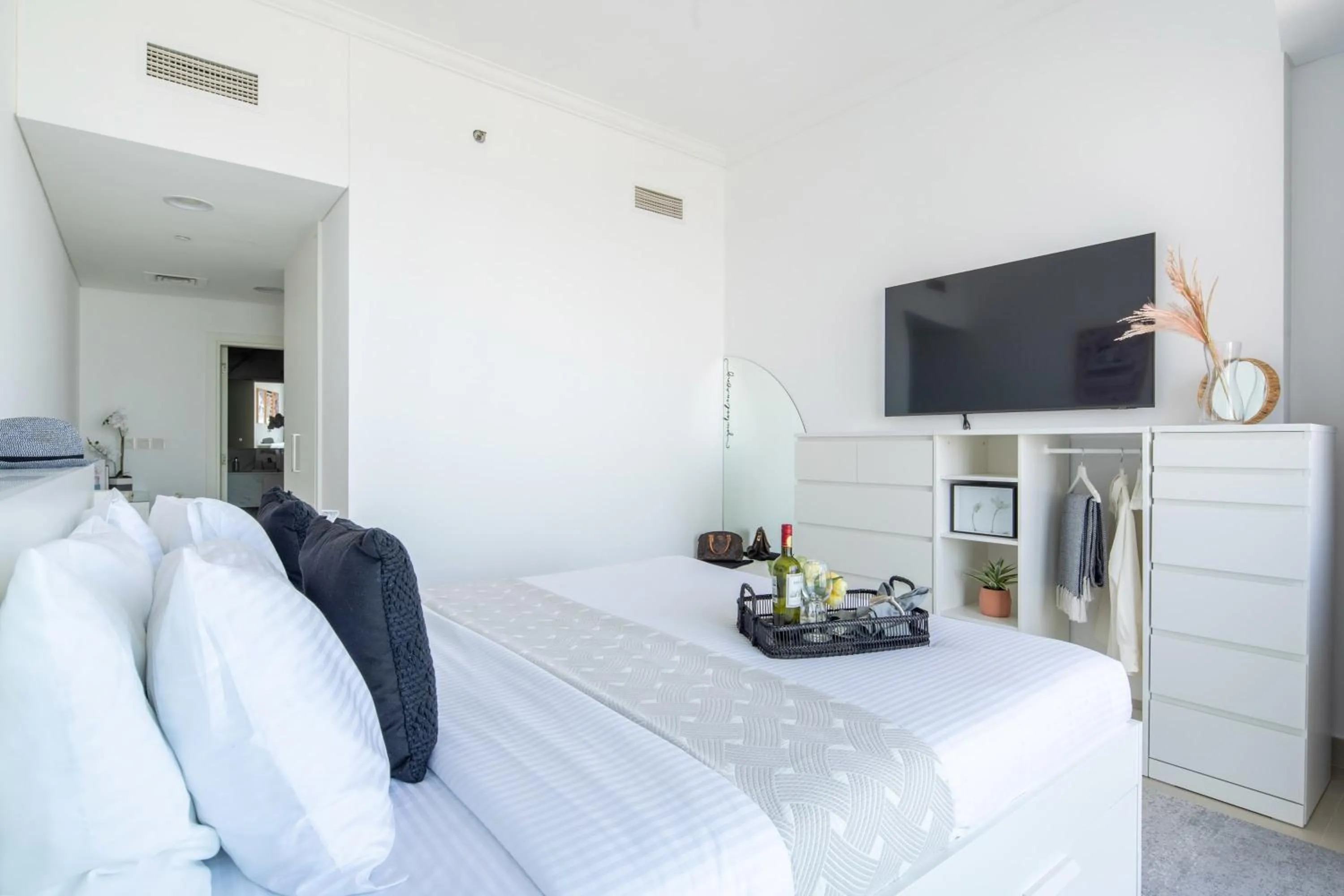 Bed in Frank Porter - Ocean Heights