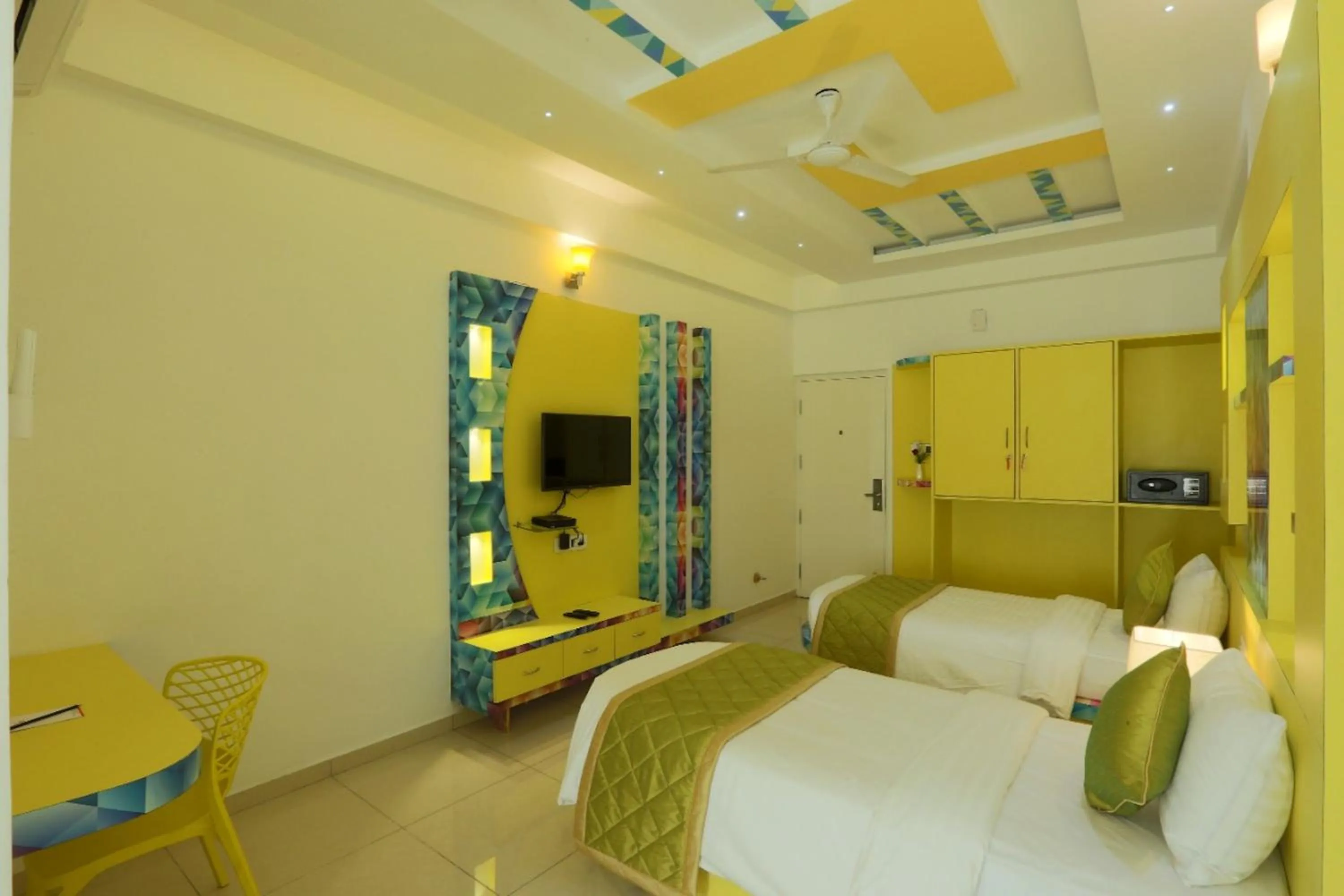 Bedroom, Bed in Premier Suites Business Hotel