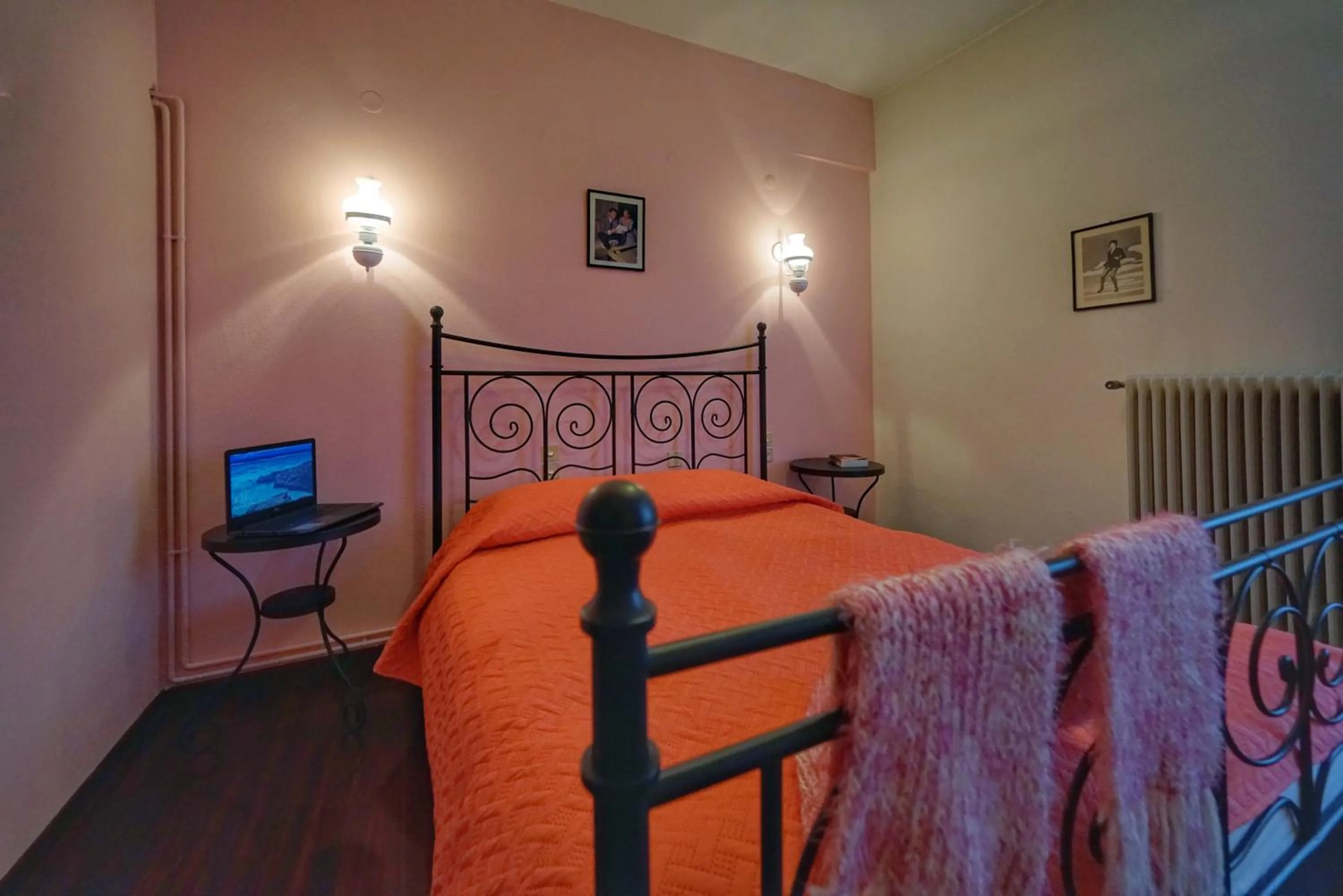 Bed in To Balkoni tis Agorianis