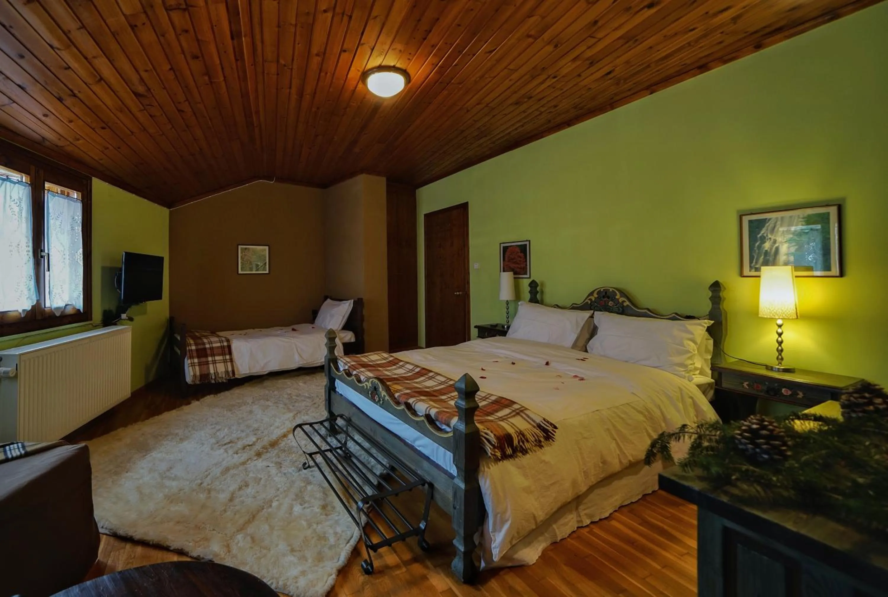 Bed in To Balkoni tis Agorianis