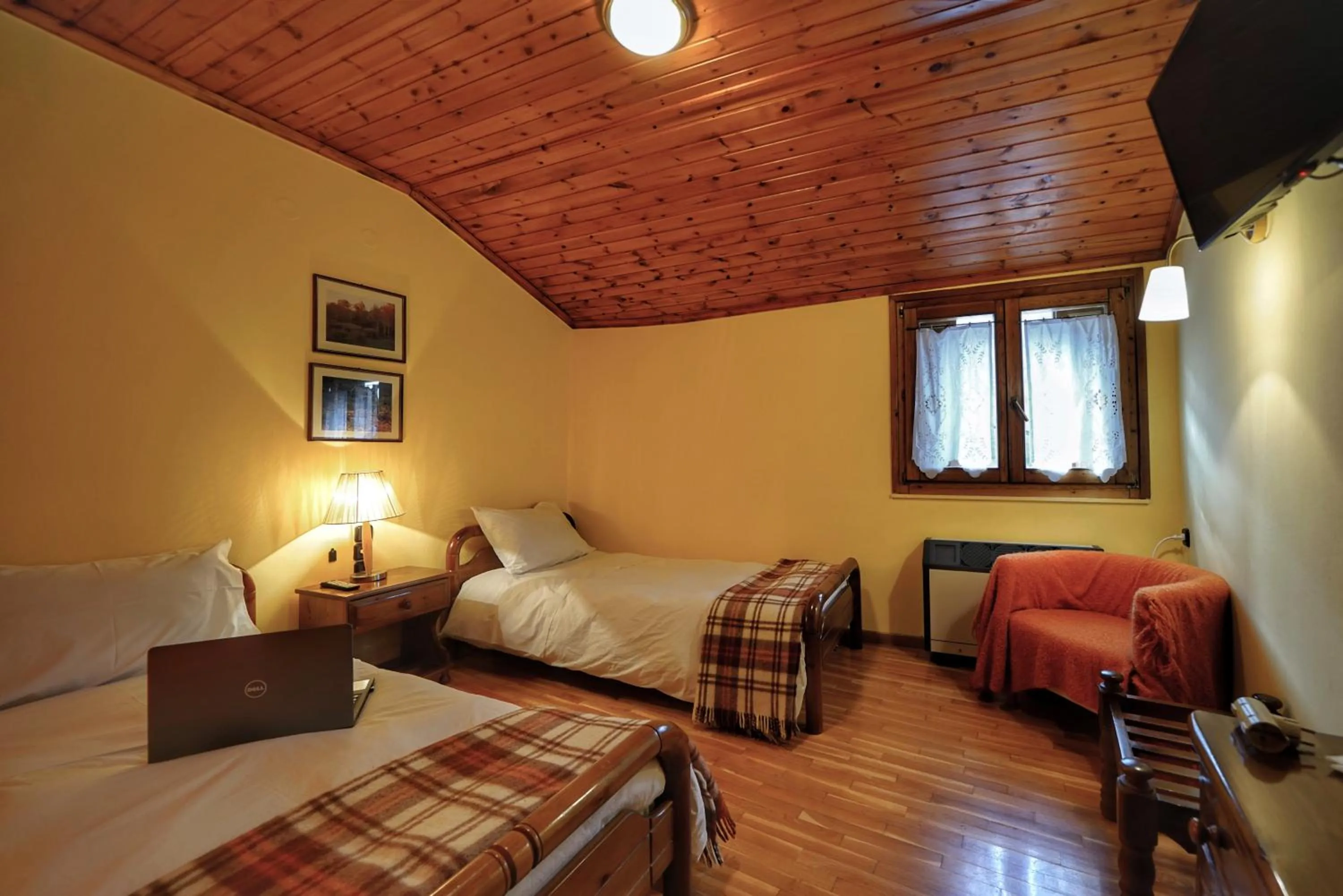 Bed in To Balkoni tis Agorianis