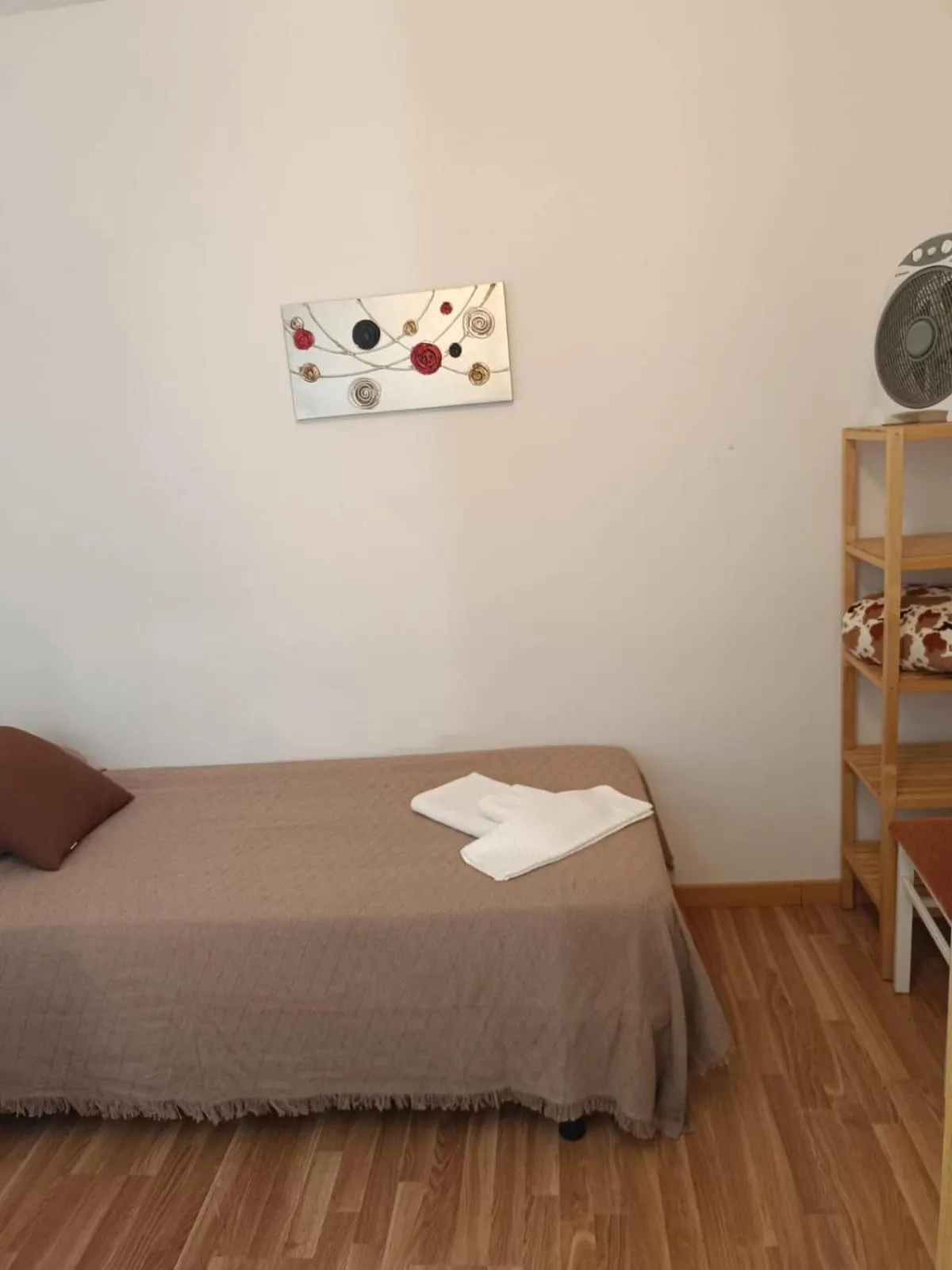 Standard Single Room with Shared Bathroom - single occupancy in Pilgrim Rooms