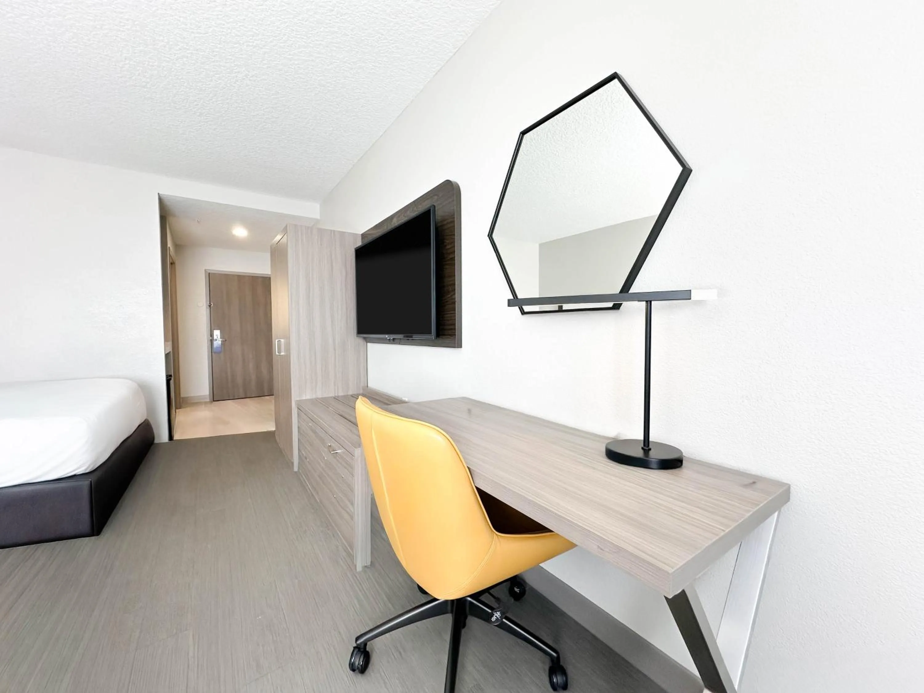 Bed in Holiday Inn Express & Suites Clermont SE - West Orlando by IHG