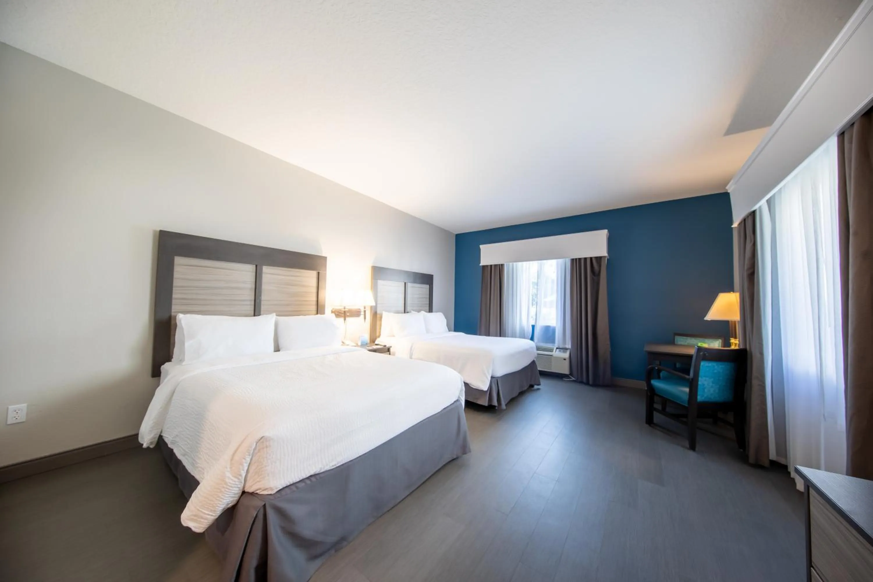 Bed in Holiday Inn Express & Suites Clermont SE - West Orlando by IHG