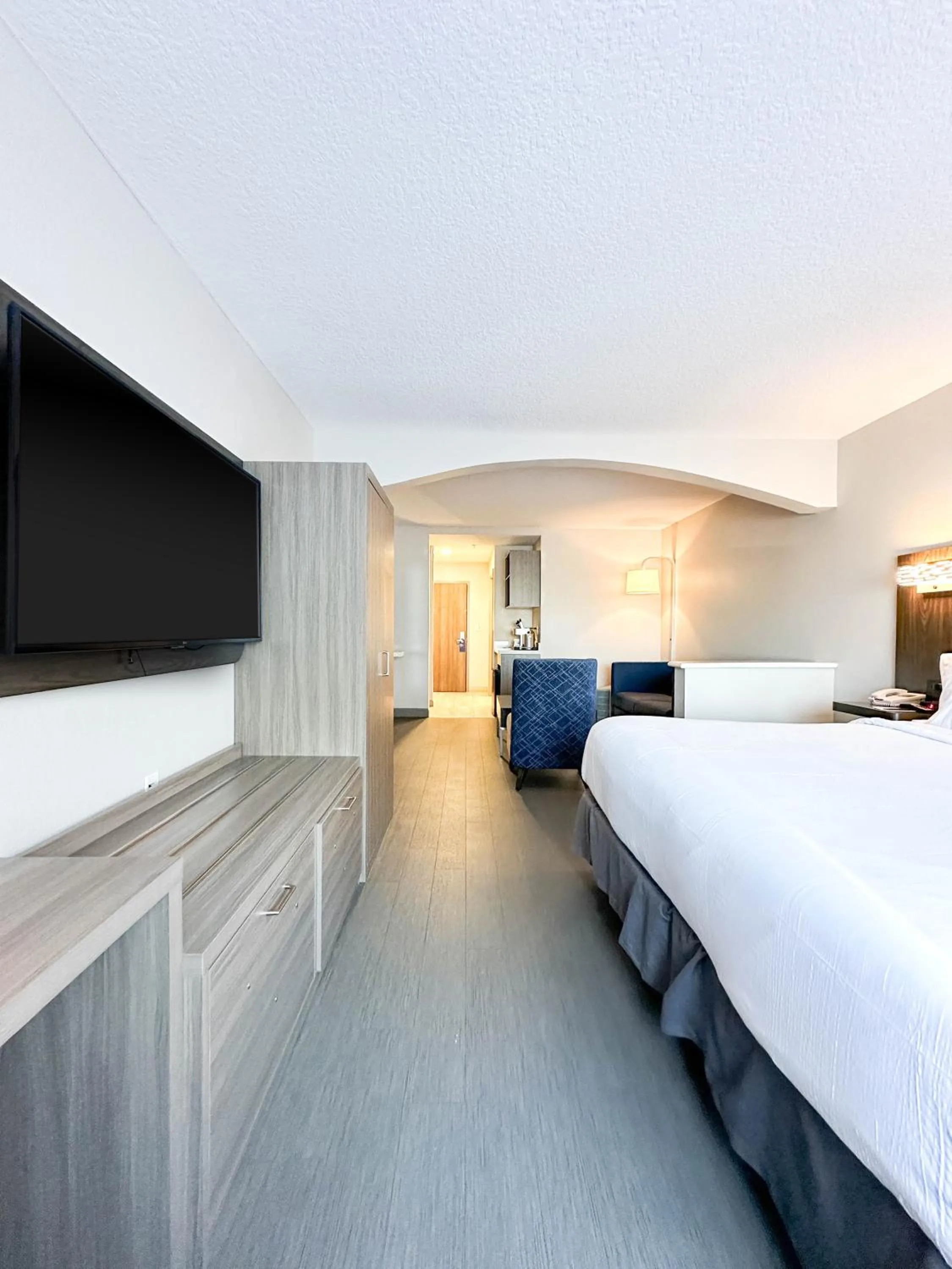 Bed in Holiday Inn Express & Suites Clermont SE - West Orlando by IHG