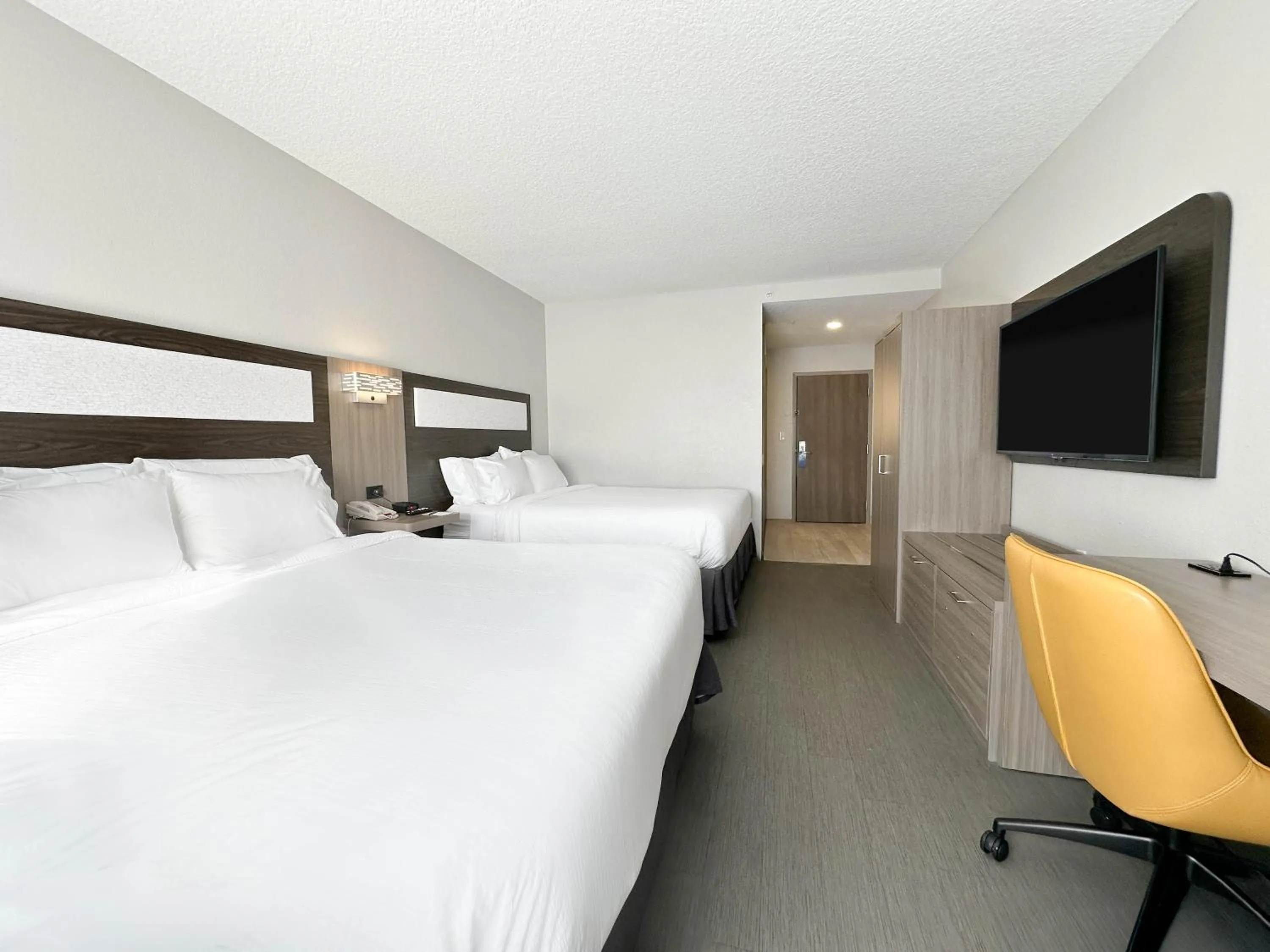 Bed in Holiday Inn Express & Suites Clermont SE - West Orlando by IHG