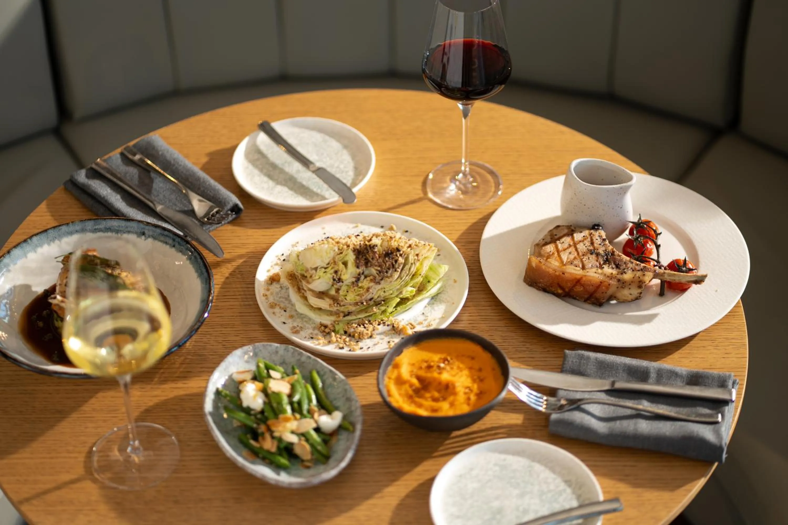 Lounge or bar in Crowne Plaza Adelaide Mawson Lakes by IHG