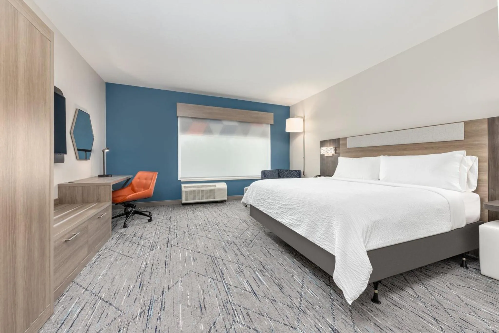 Photo of the whole room, Bed in Holiday Inn Express & Suites Austin Airport East by IHG