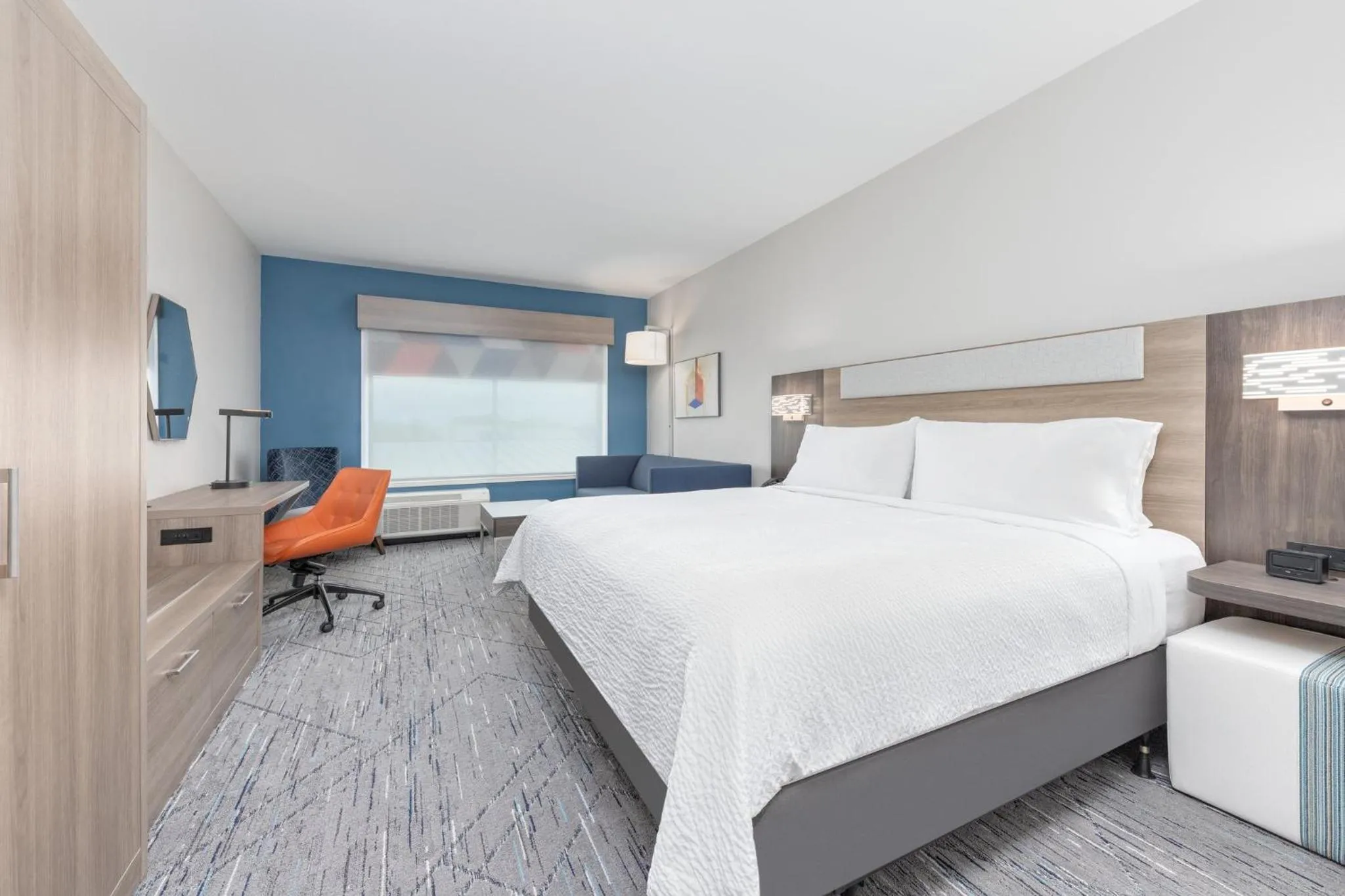 Photo of the whole room, Bed in Holiday Inn Express & Suites Austin Airport East by IHG