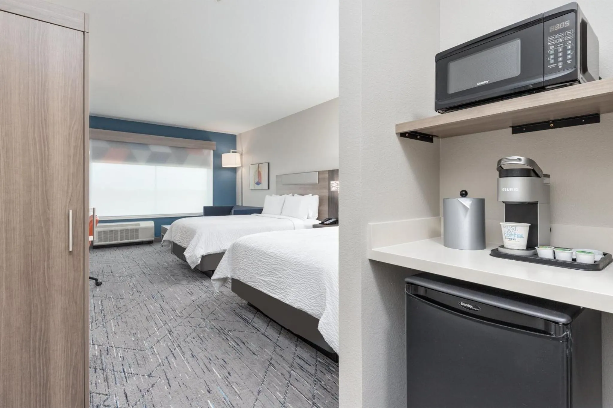 Photo of the whole room, Bed in Holiday Inn Express & Suites Austin Airport East by IHG