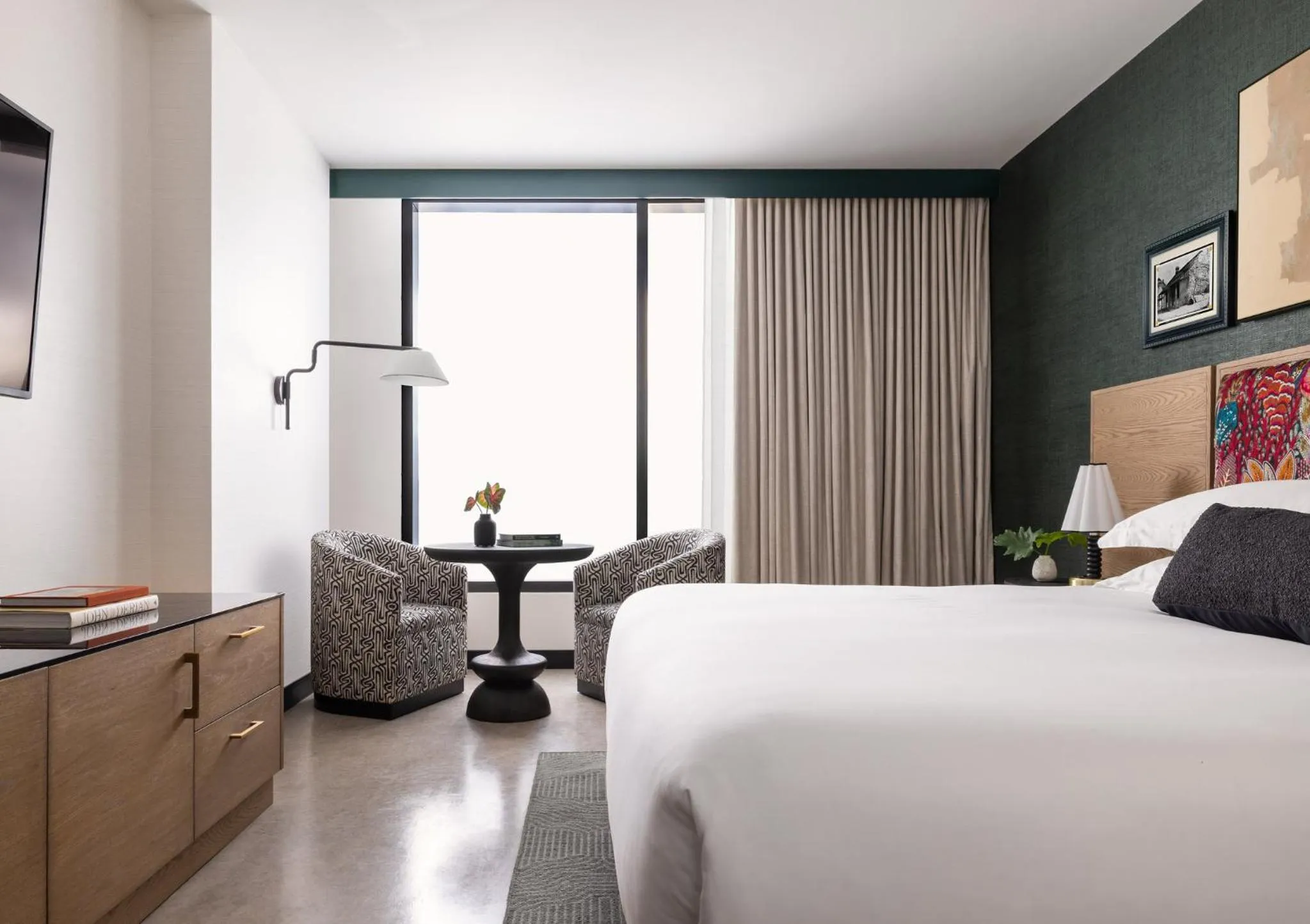 Photo of the whole room, Bed in Kimpton Santo San Antonio - Riverwalk by IHG
