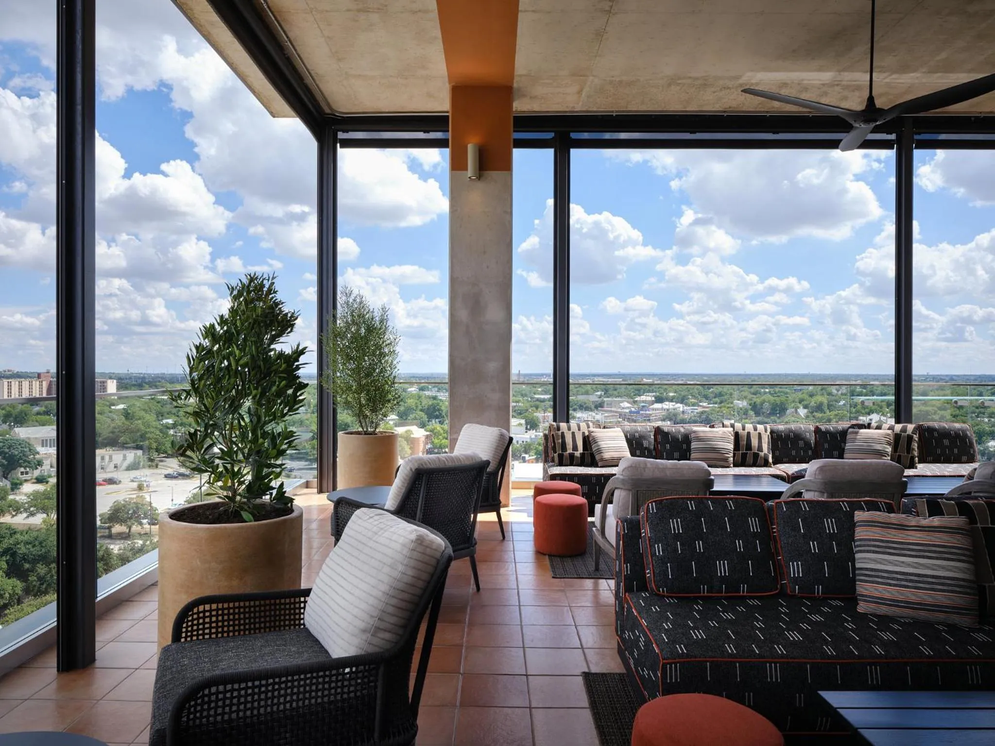 Lounge or bar in Kimpton Santo San Antonio - Riverwalk by IHG