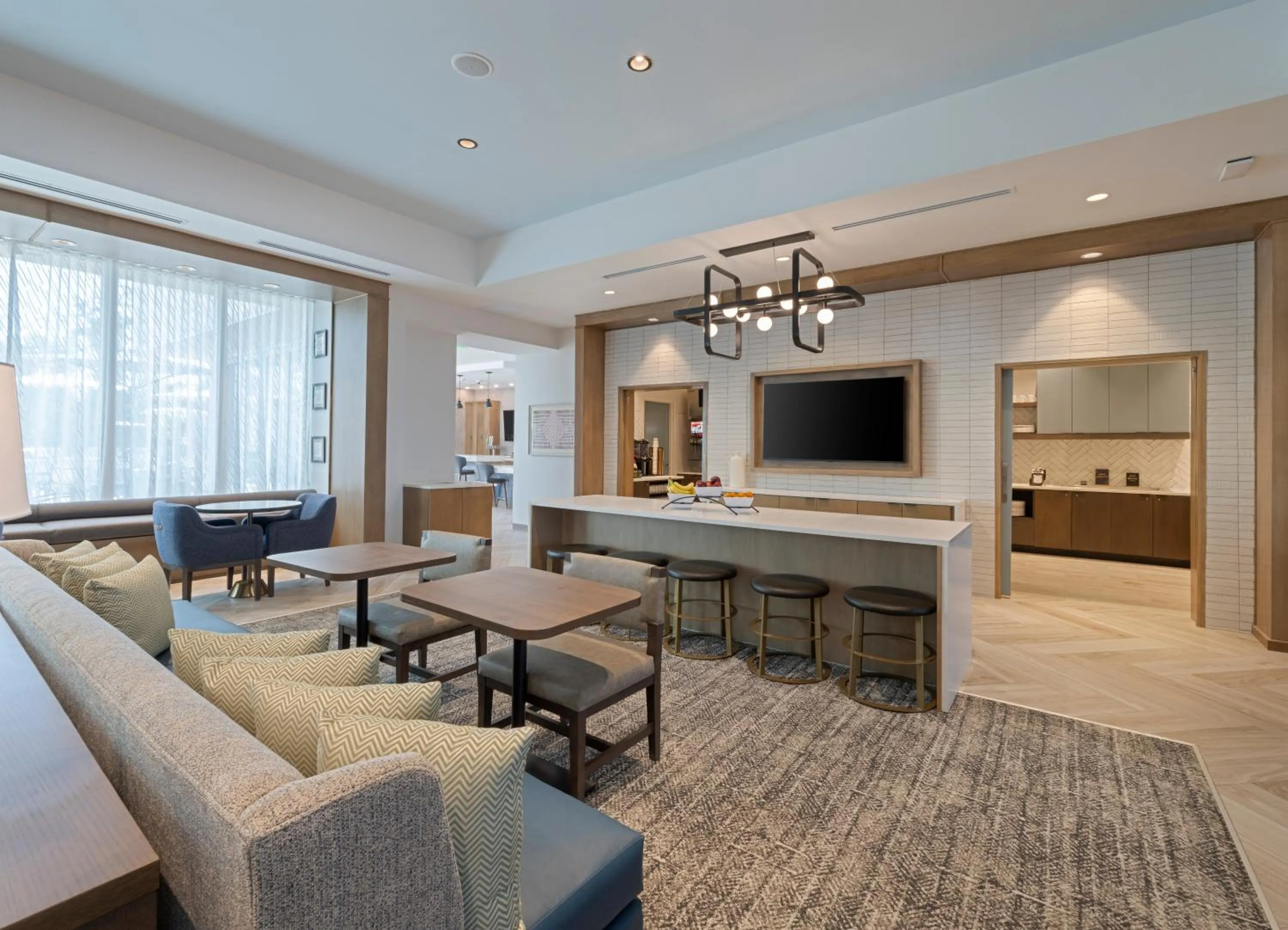 Seating area in Staybridge Suites Miramar Beach - Sandestin Area by IHG