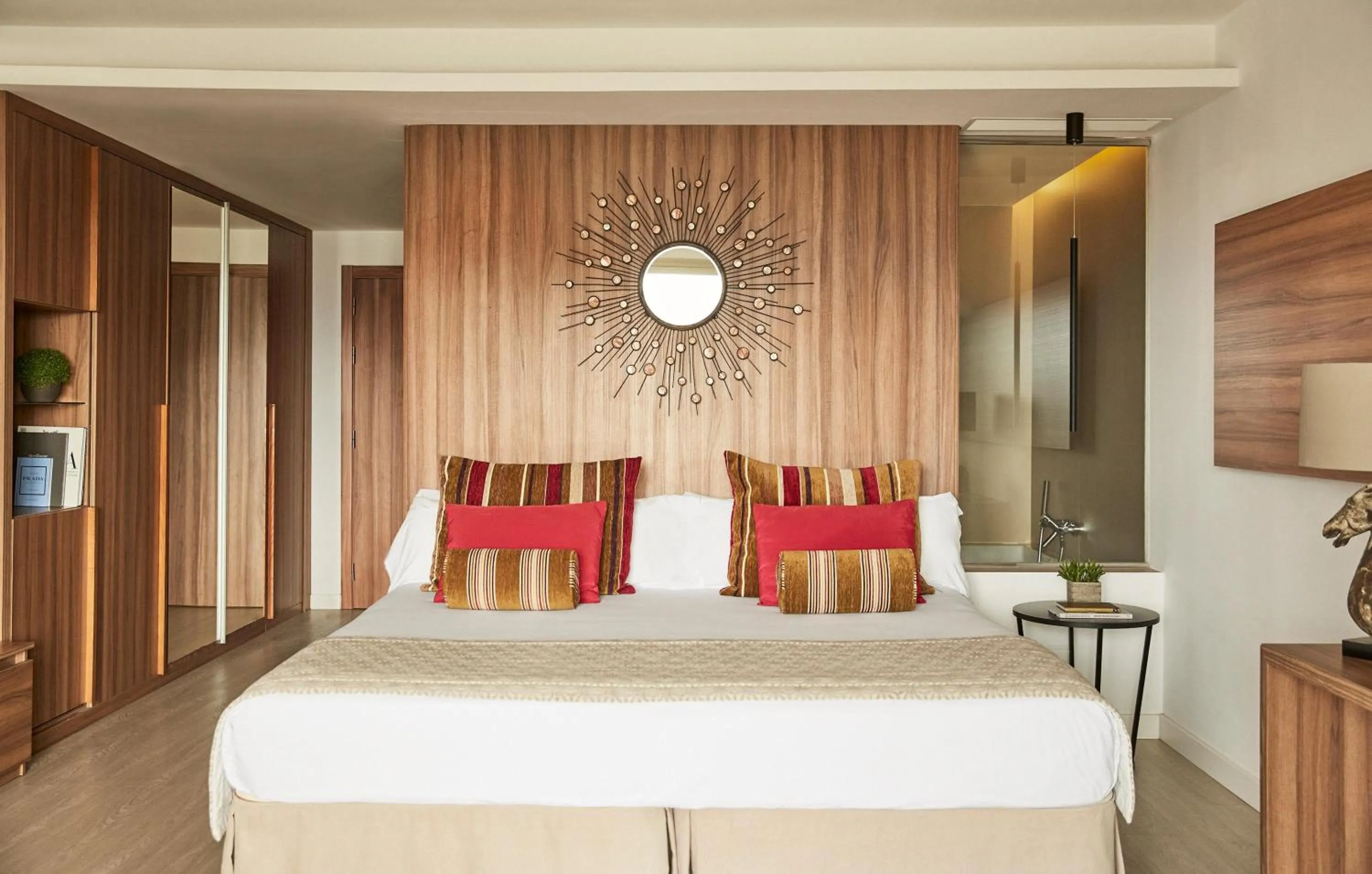 Photo of the whole room, Bed in Zafiro Palace Alcudia