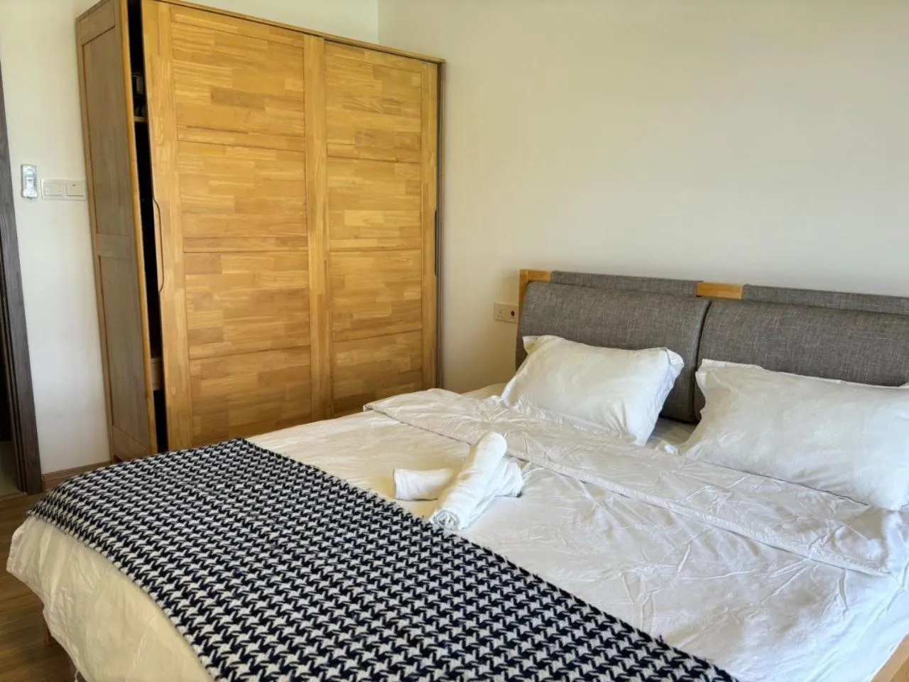 Bed in Seaview 2B1R 5pax Condo Forest City 1G-1608