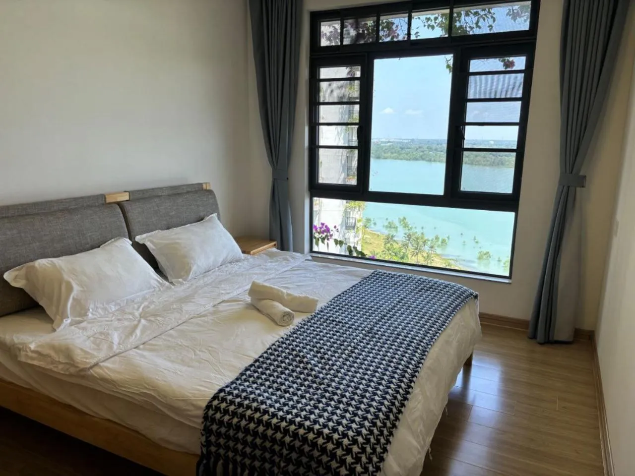 Bed in Seaview 2B1R 5pax Condo Forest City 1G-1608