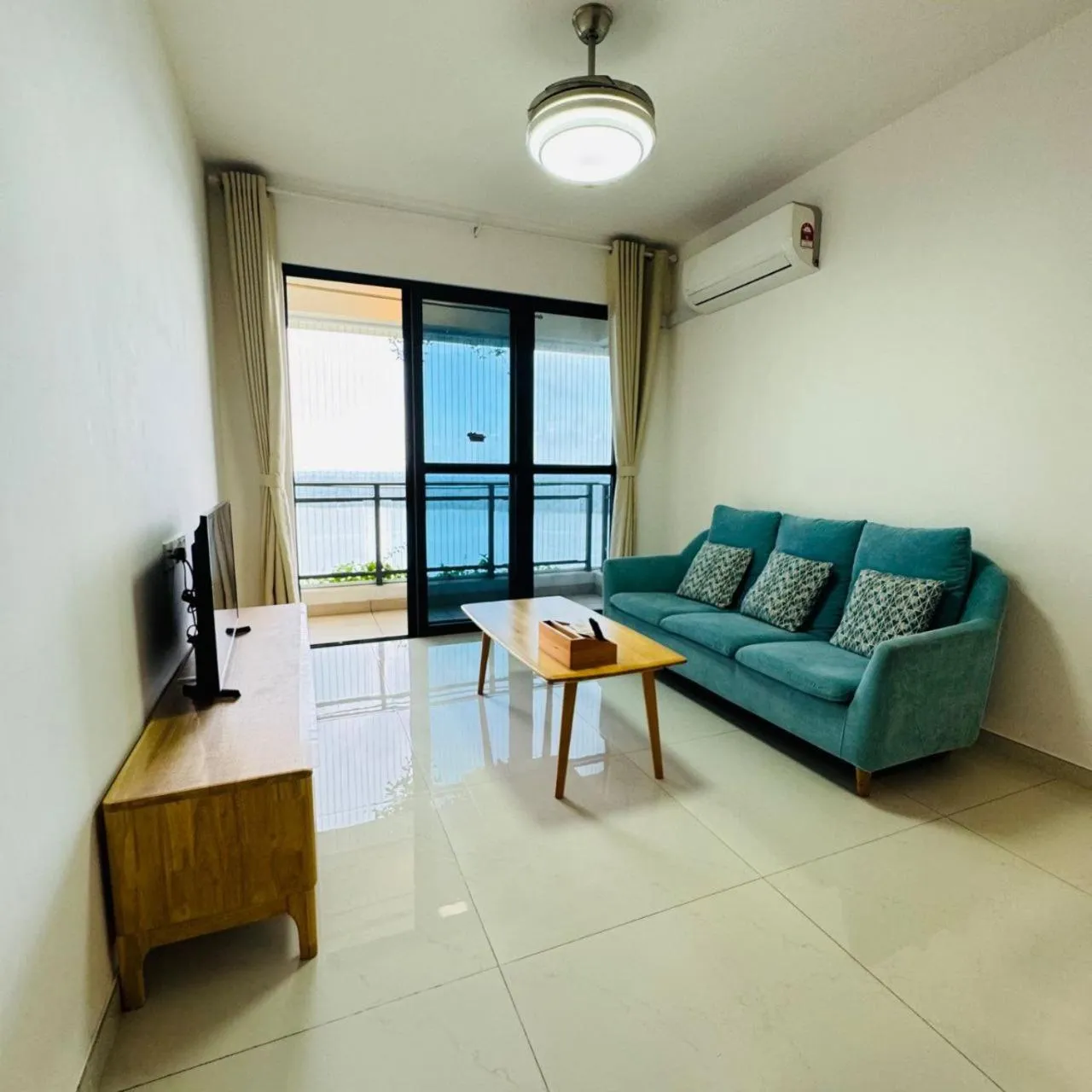 Seaview 2B1R 5pax Condo Forest City 1G-1608