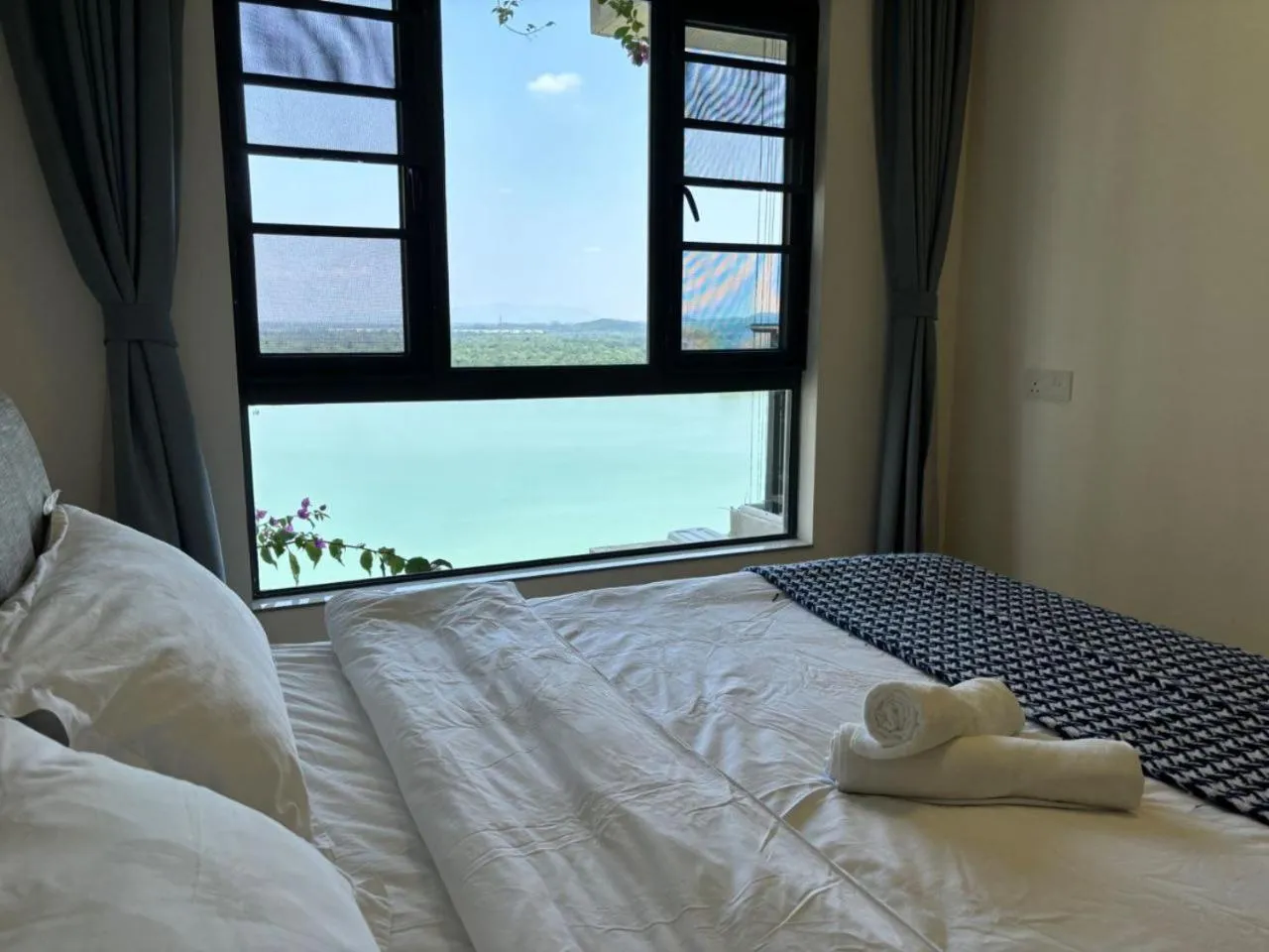 Bed in Seaview 2B1R 5pax Condo Forest City 1G-1608